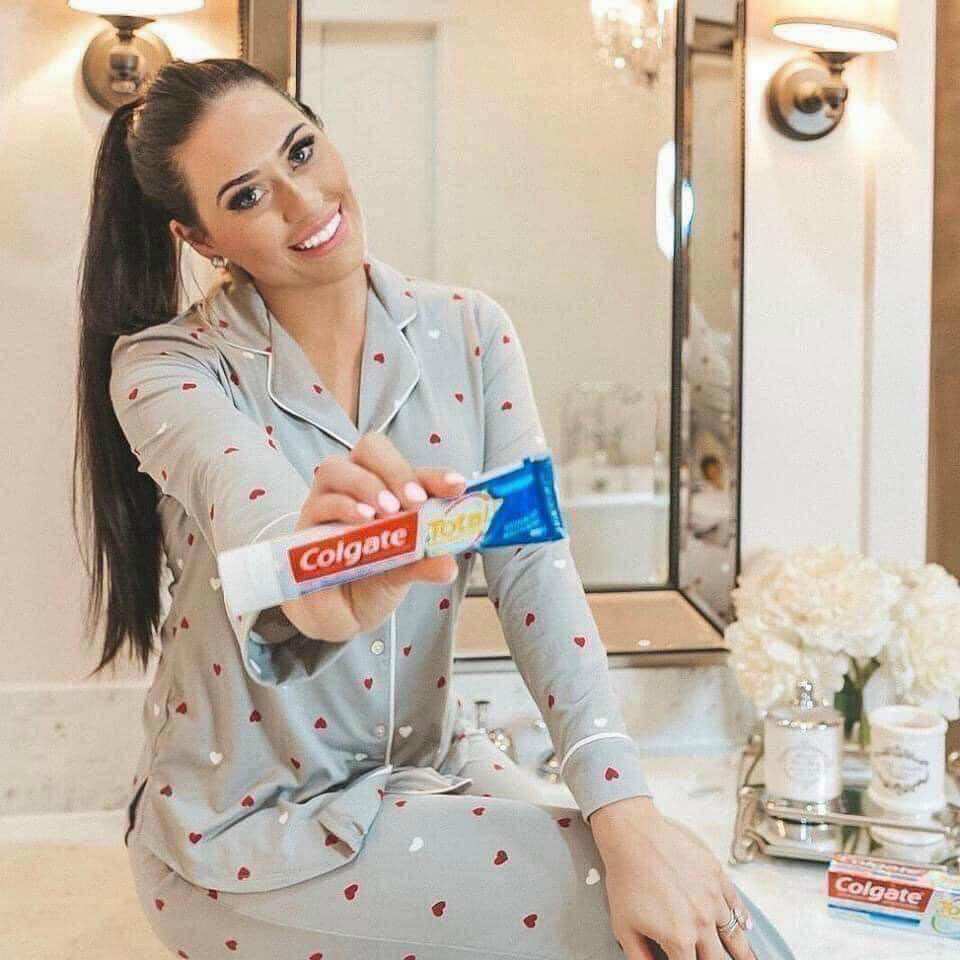 Kem đánh răng Colgate Total Whitening 181g- hàng Mỹ