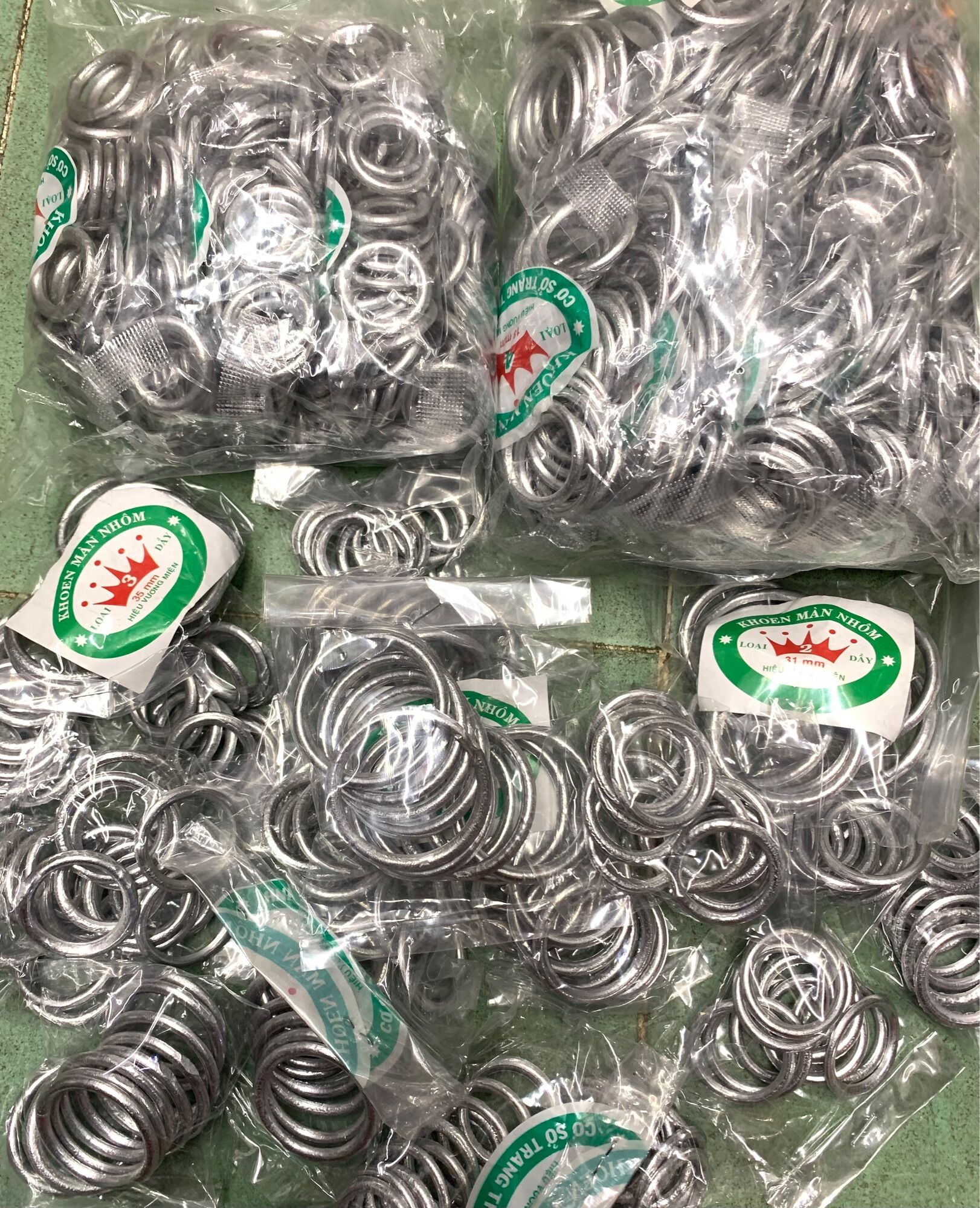 Combo 10 cái khoen nhôm móc treo màn các loại, có nhiều cỡ để chọn lựa