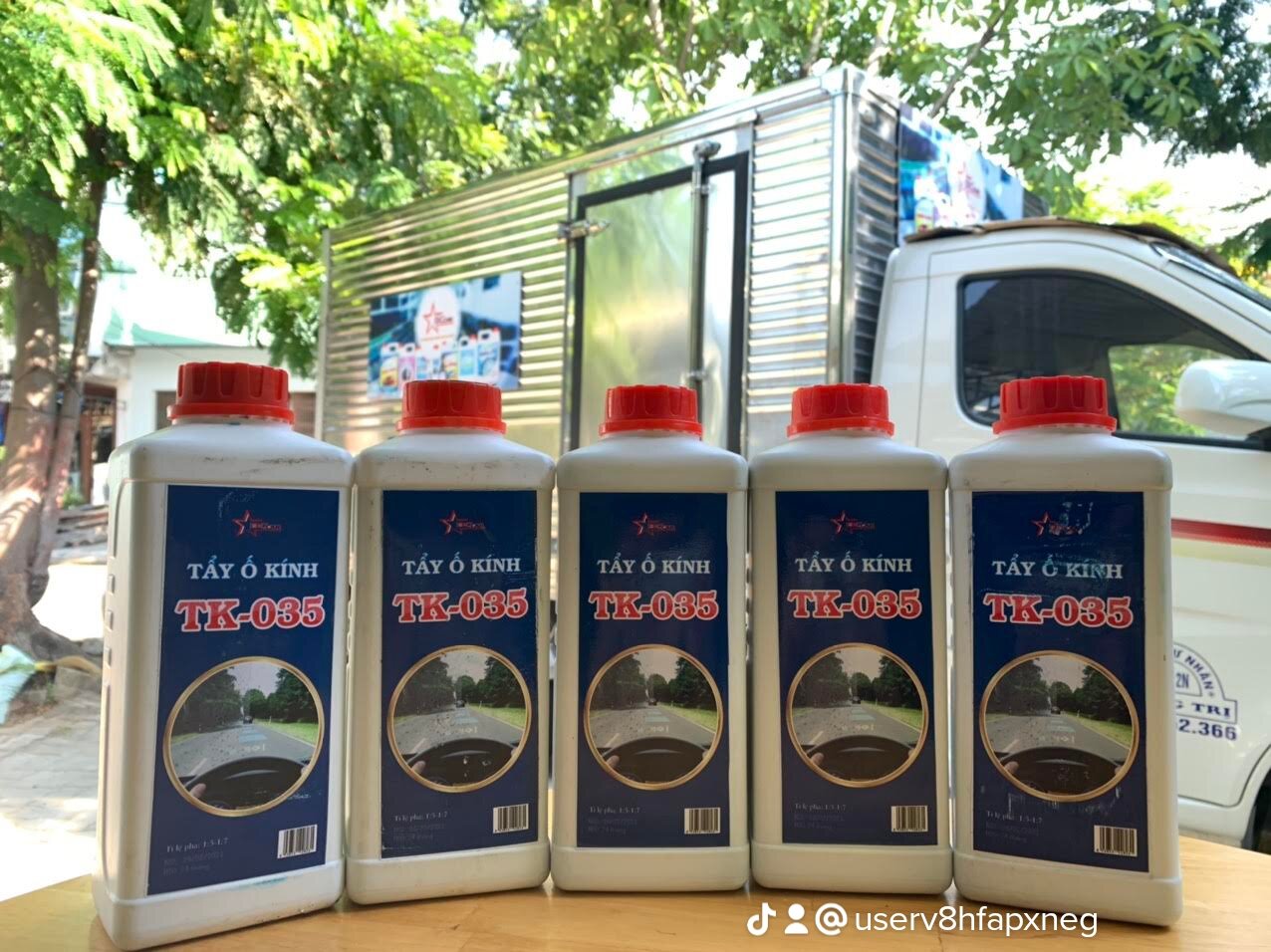 Tẩy ố kính bccar, vệ sinh kính , ố kính 1L