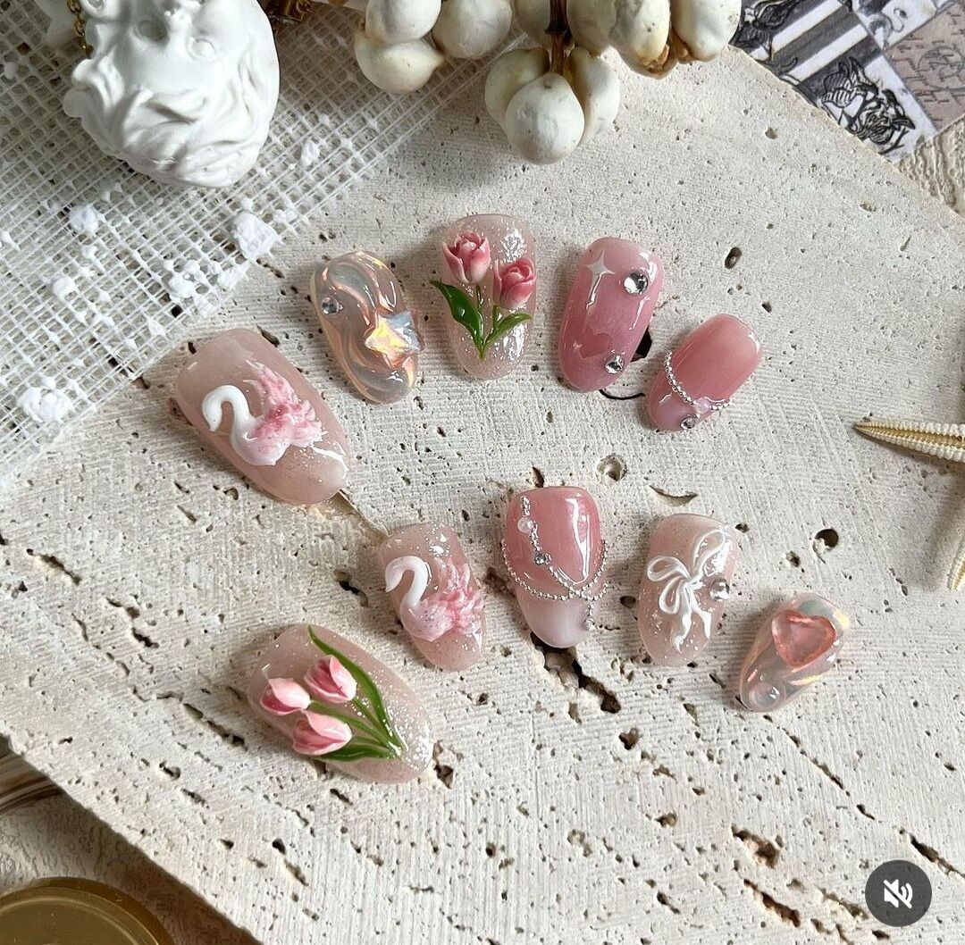 Móng úp thiết kế, màu thạch , charm đá pha lê hoa tulip  Q - mã 188