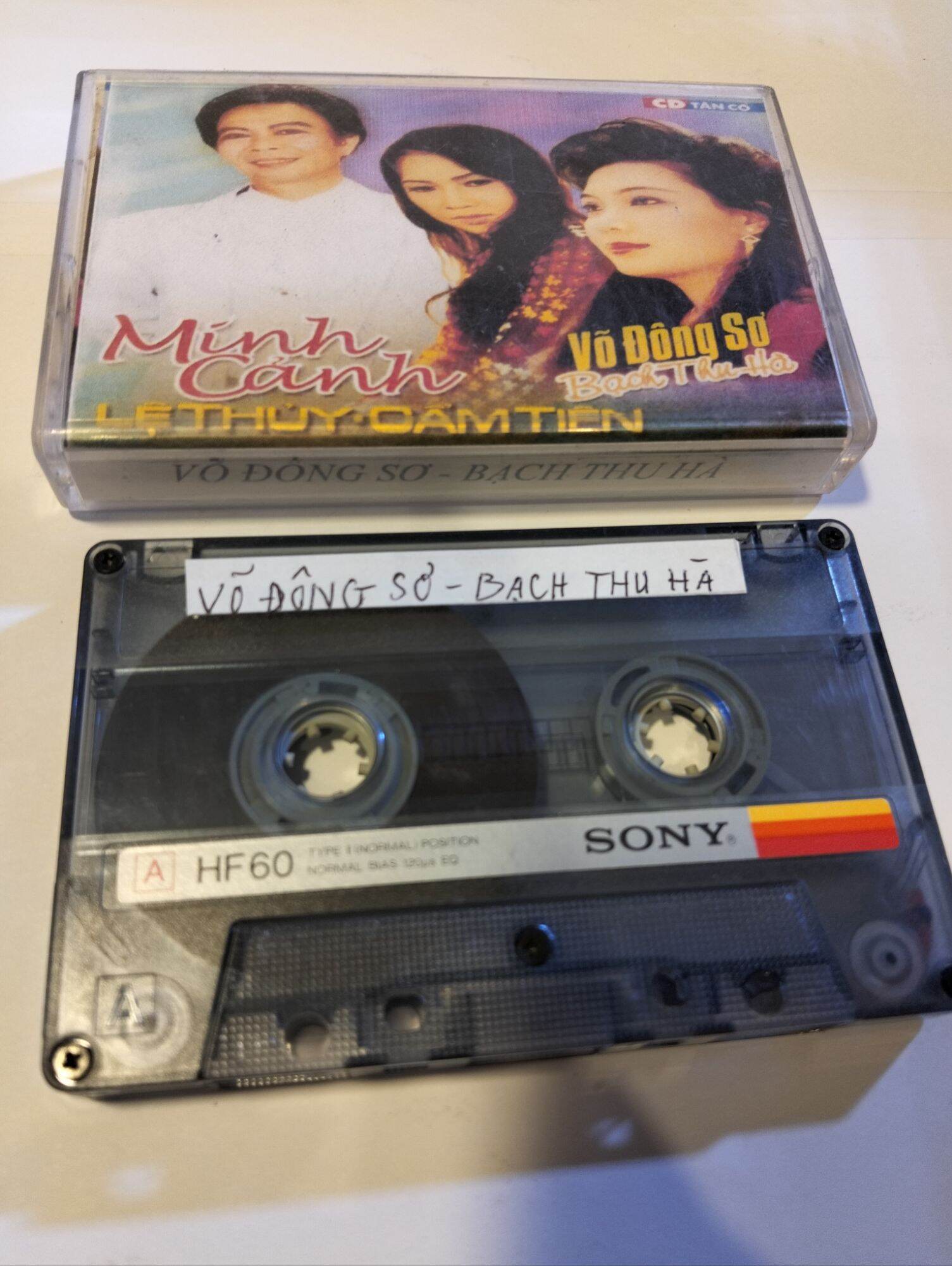 một băng cassette Sony 90 phút cải lương Võ Đông sơ Bạch Thu Hà (lưu ý: đây là băng cũ)
