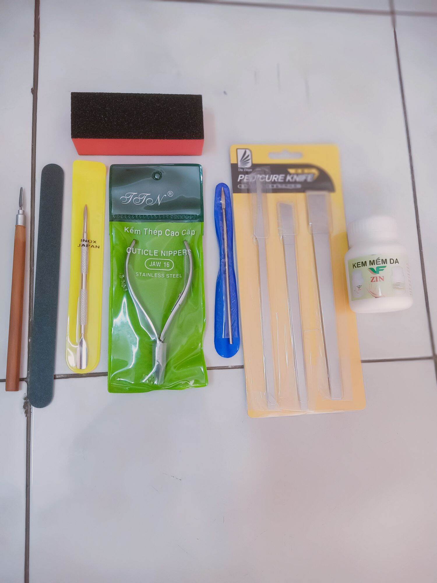 Bộ 8 món lấy khoé, cắt móng + cắt da tay chân chuyên dụng