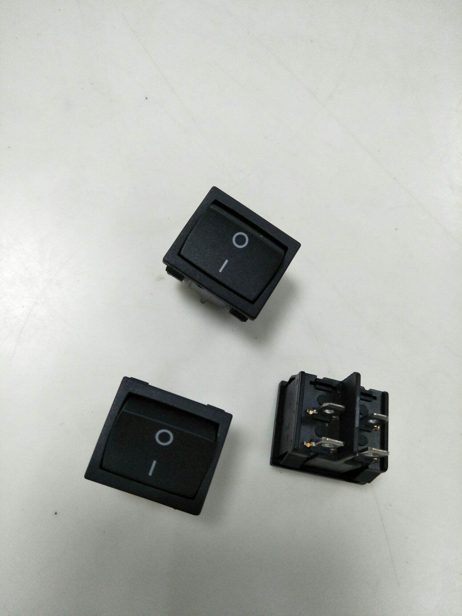 3 Công tắc âm ly