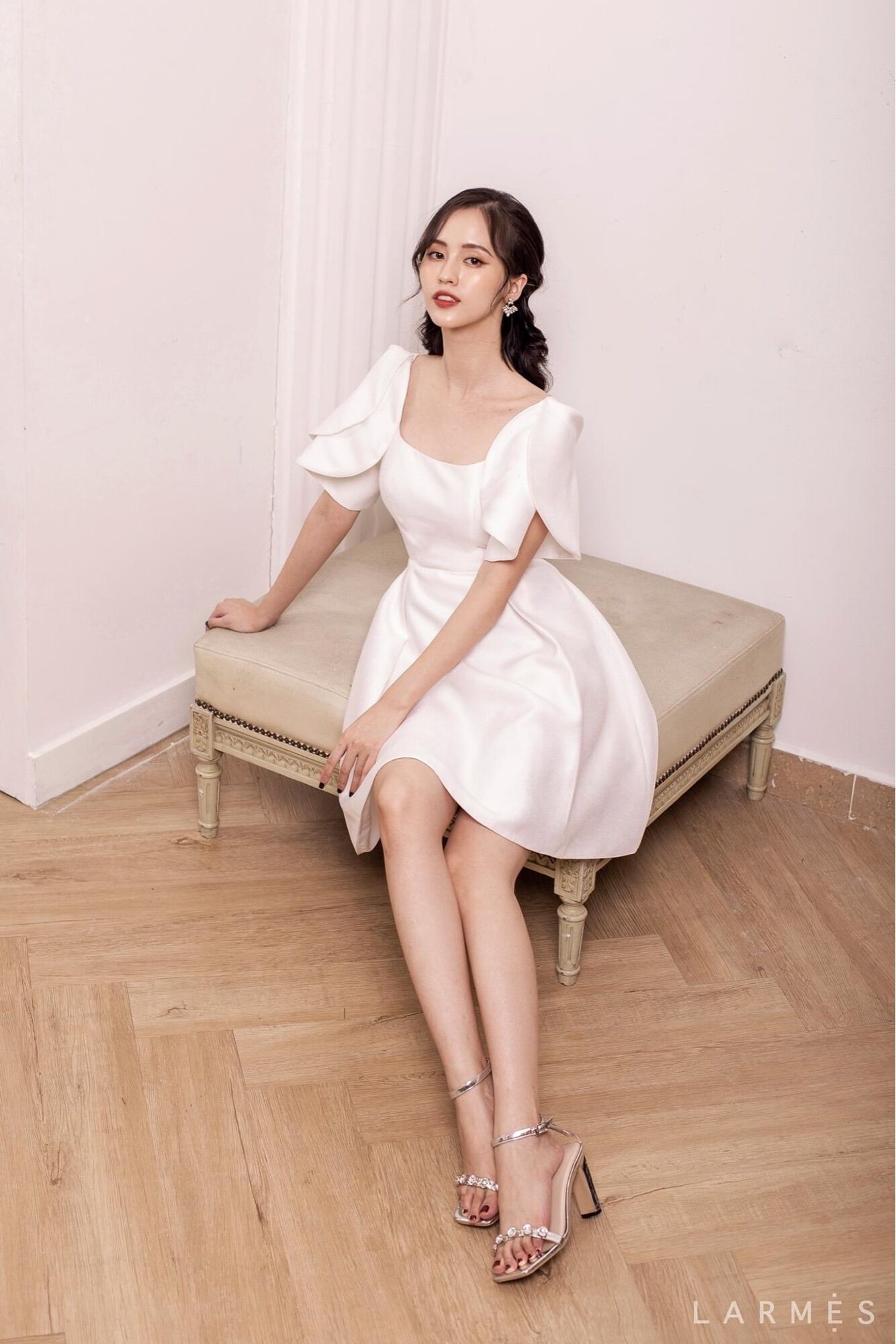 LARMES - Đầm trắng tay thiên nga Swan