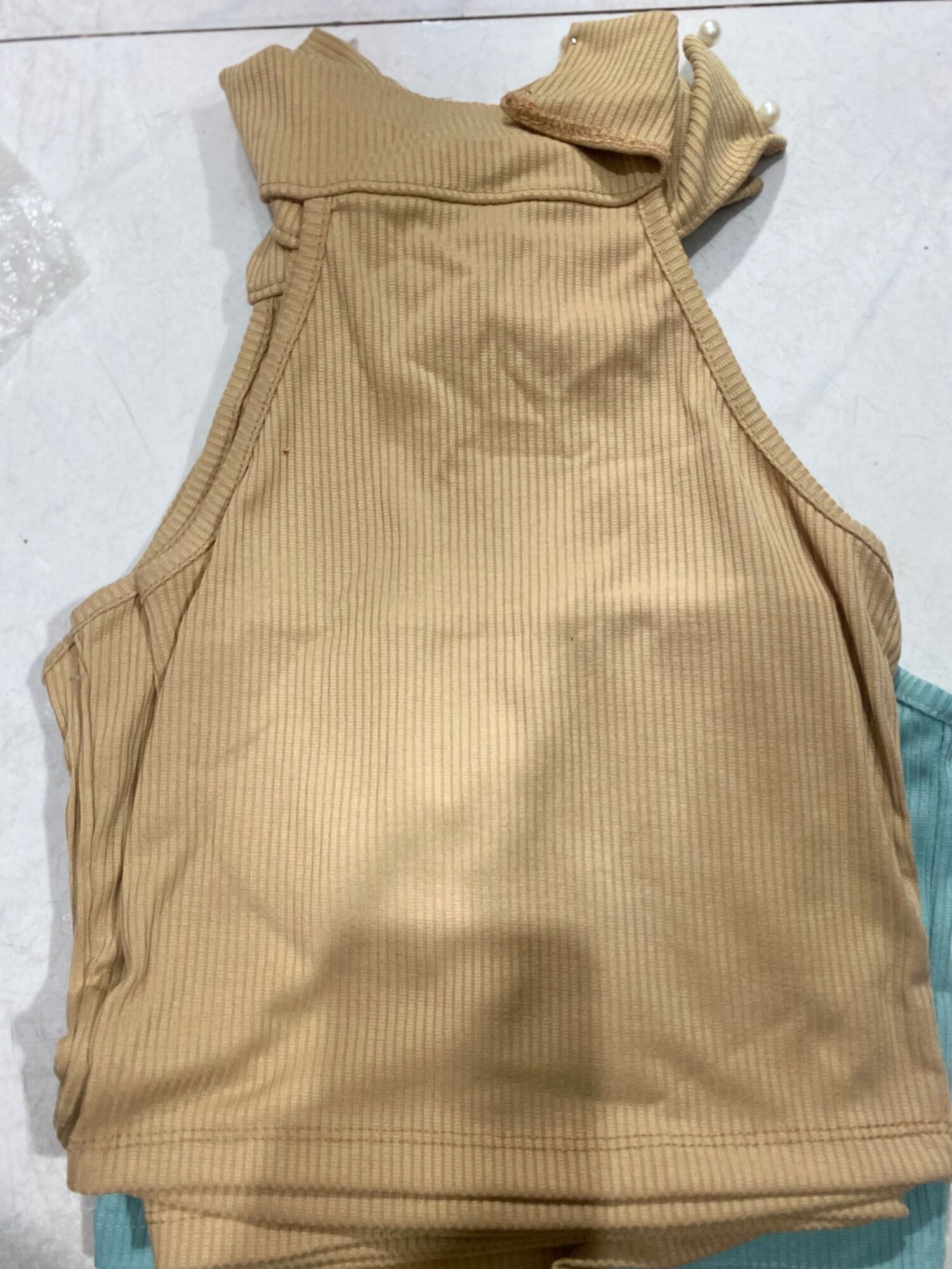 Áo thun cổ yếm croptop