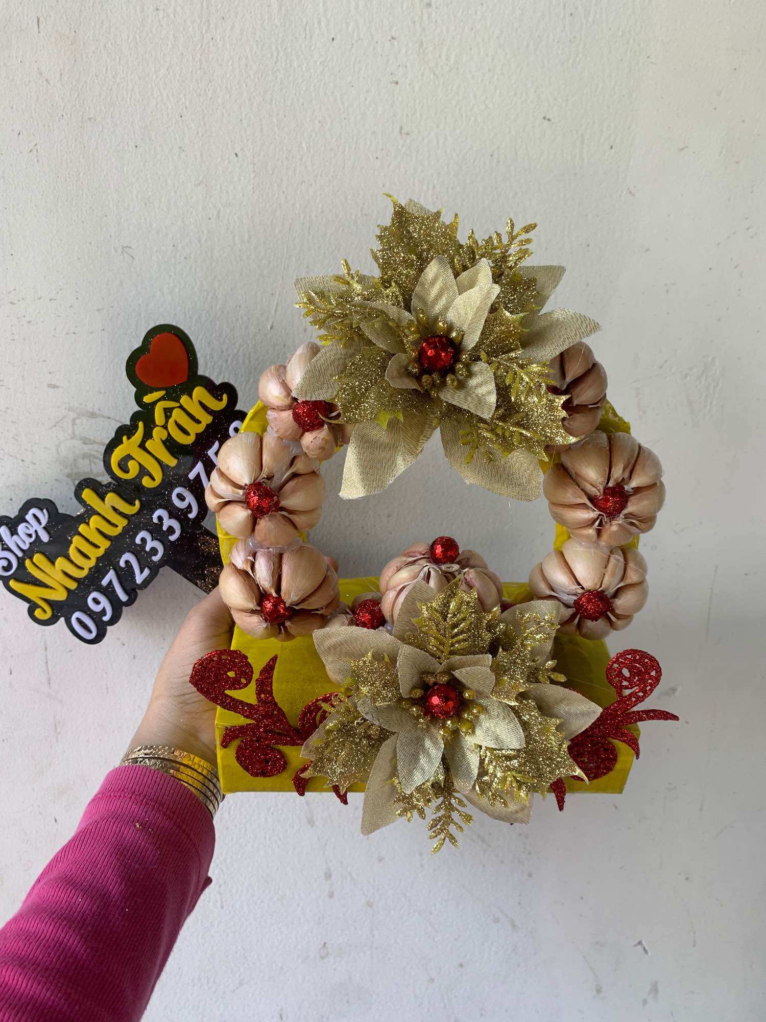 Tháp tỏi chưng thần tài, thổ địa