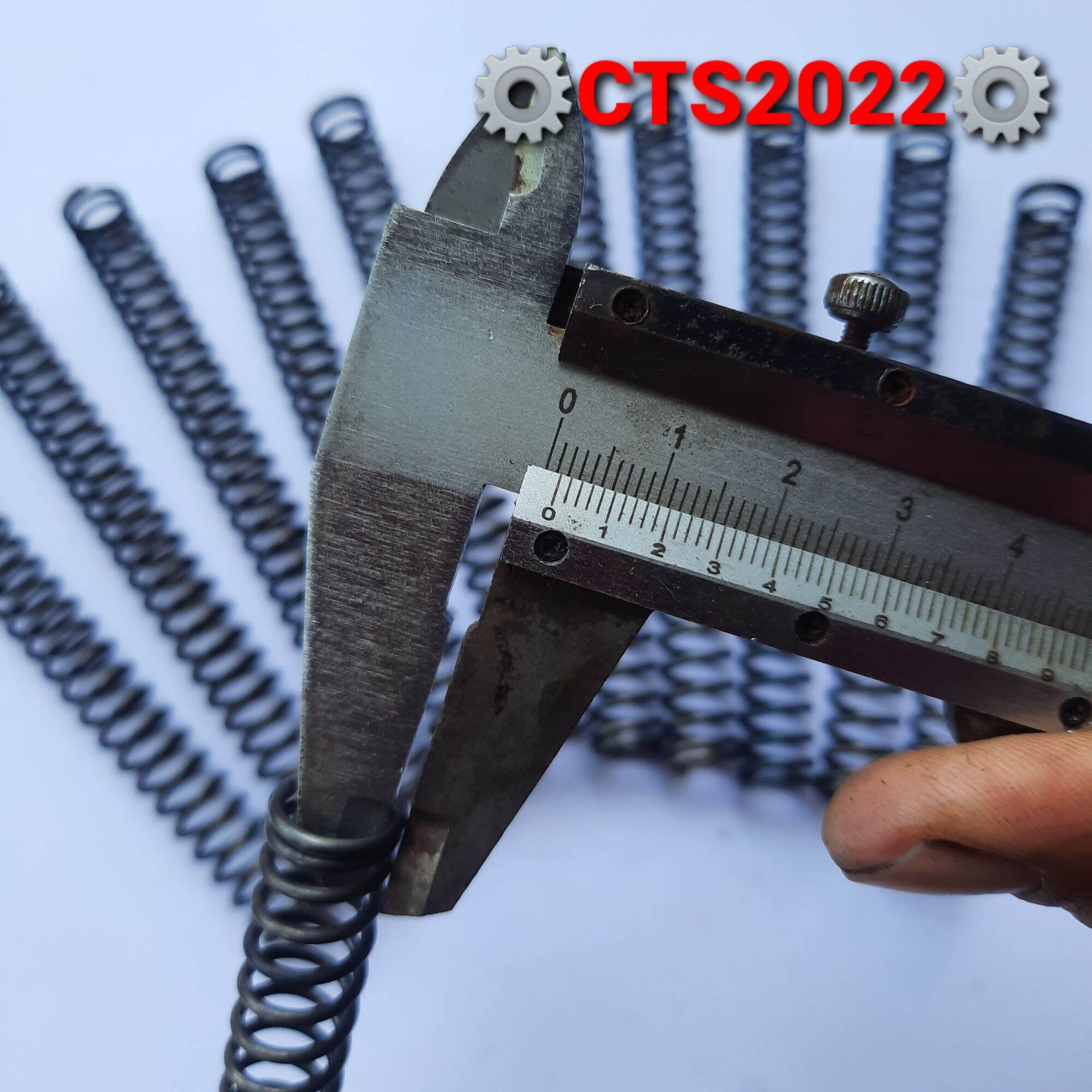 Lò xo nén thép đen phi 12 sợi 1.4mm dài 103/120mm