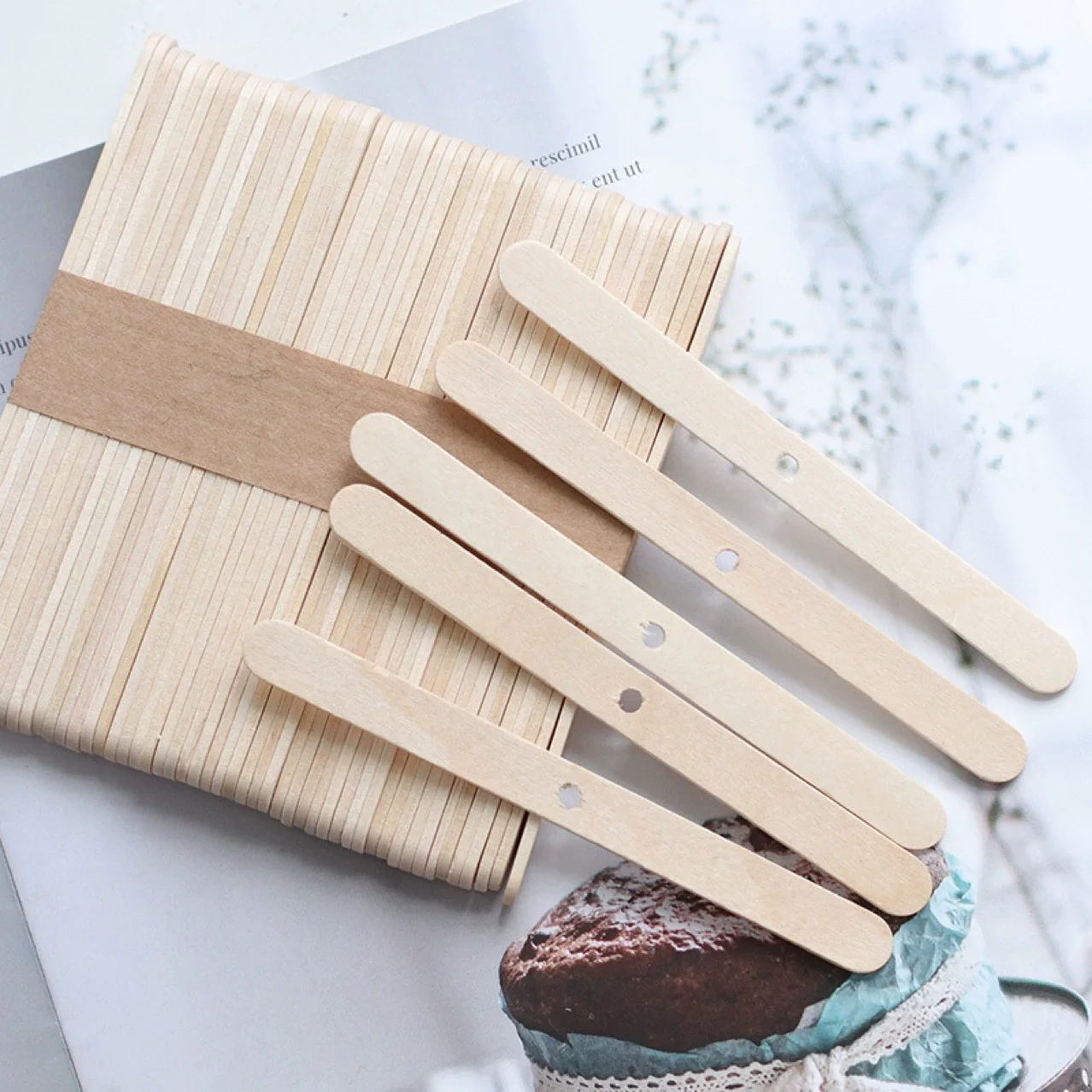 100g Que có lỗ xỏ dùng để giữ bấc nến