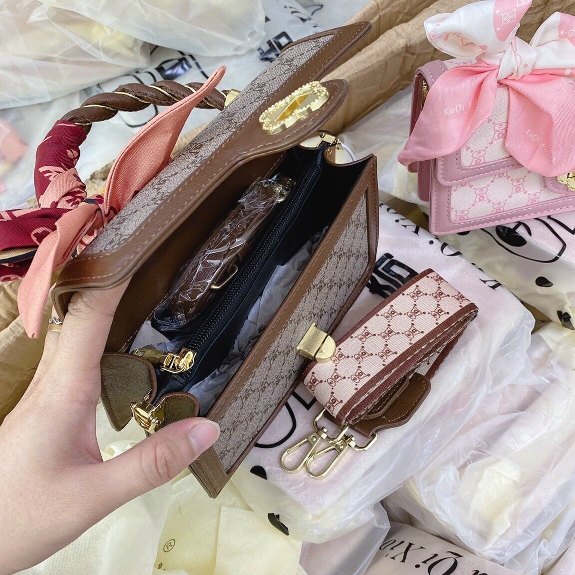 Túi Gucci quai kèm khăn ( Size 21cm)