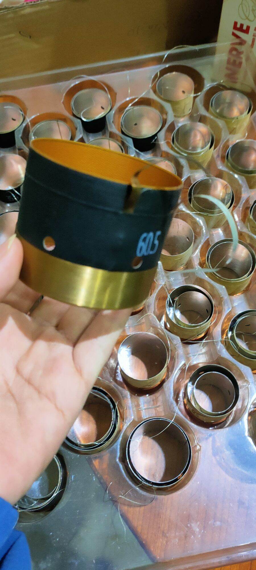 Côn loa 60.5 dây dẹt