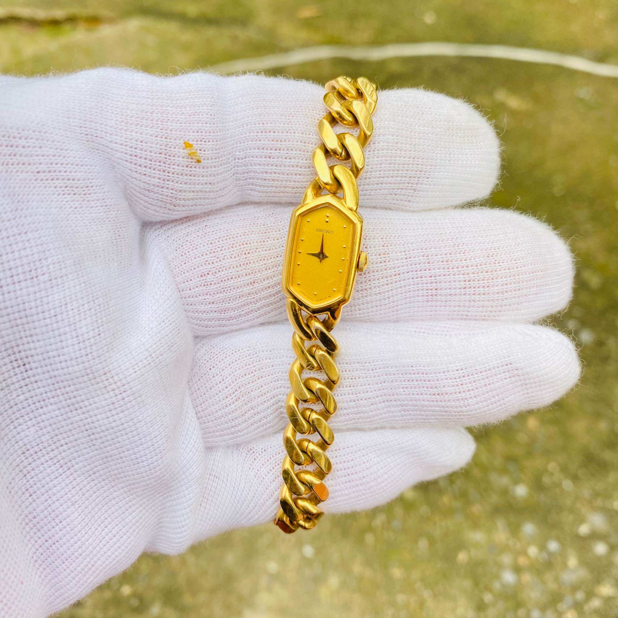 Đồng hồ nữ Citizen , size 14mm, lắc nữ, dây khóa lụa vàng siêu đẹp, hình thức siêu đẹp 99%