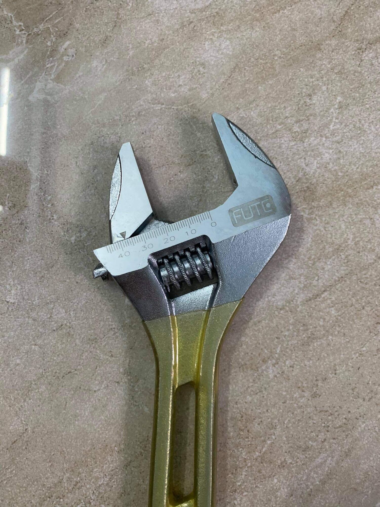 Mỏ Lết 300mm Fute