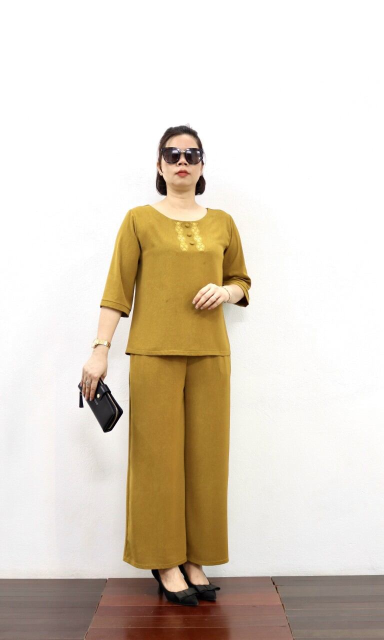 Bộ đồ dành cho phụ nữ trung niên - Bộ lụa gấm trơn tay lỡ