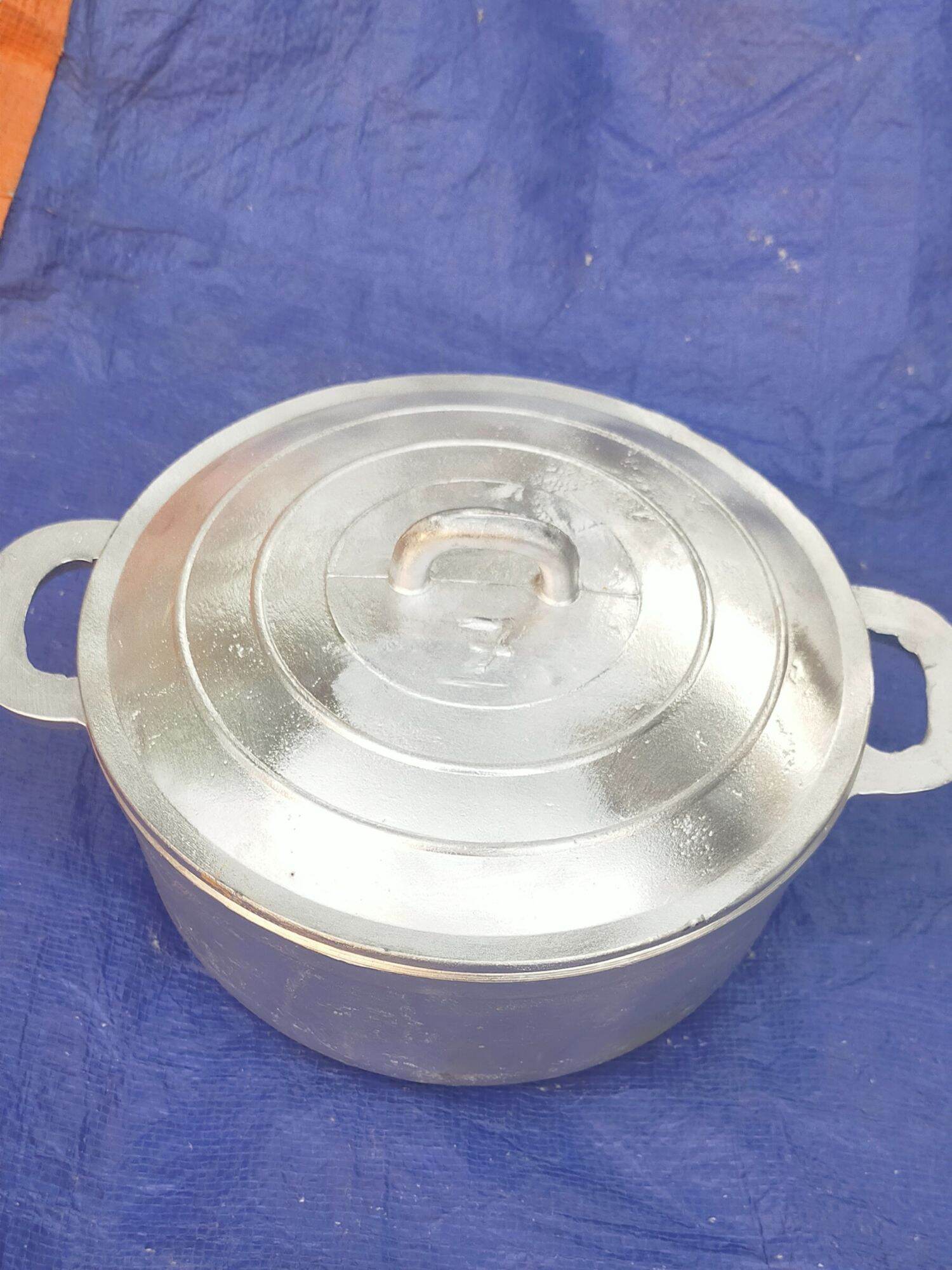 Nồi gang đúc thủ công đúc đẹp dk17cm đã xoa bóng
