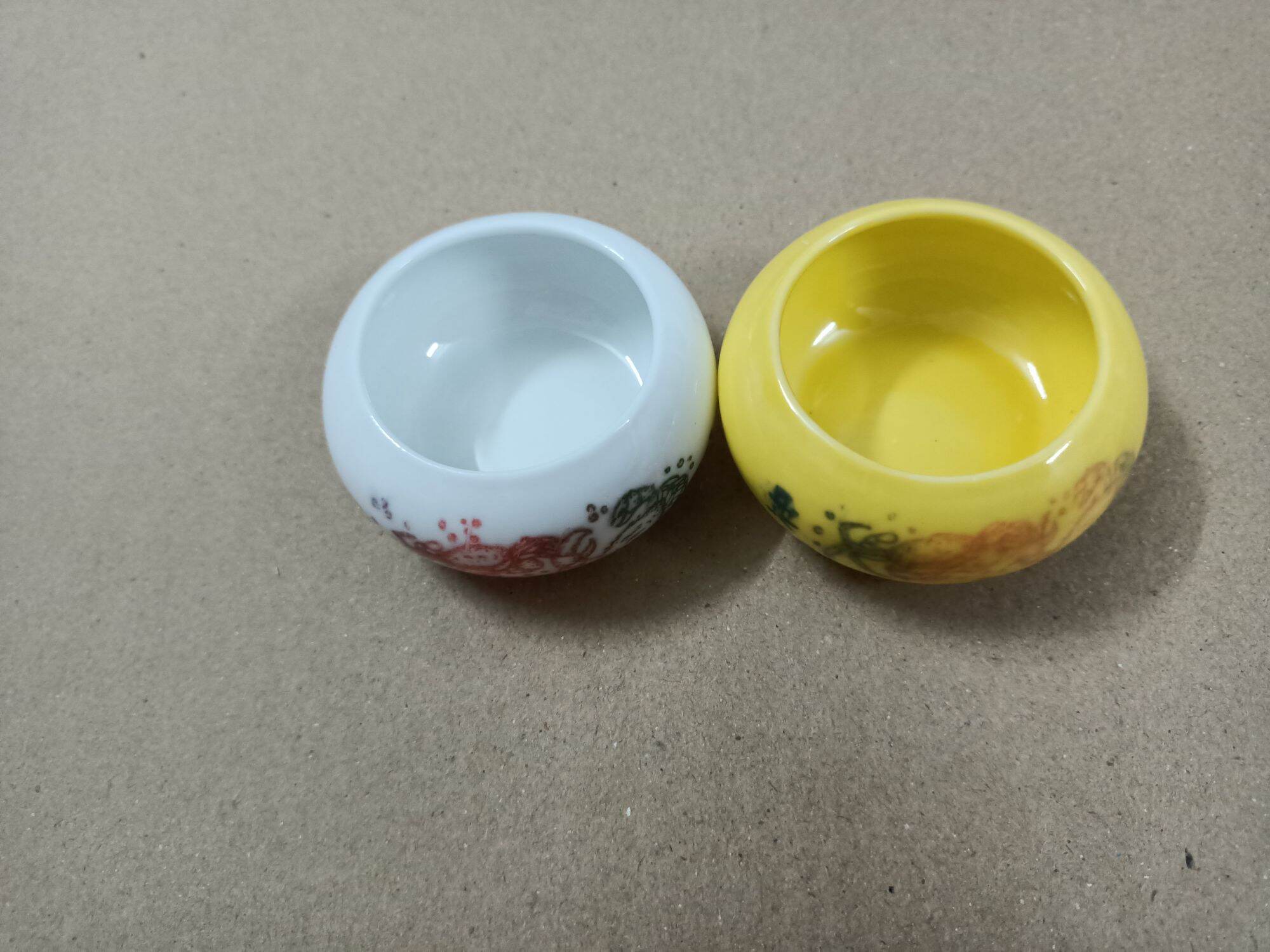 Cóng sứ đựng sâu cho chim