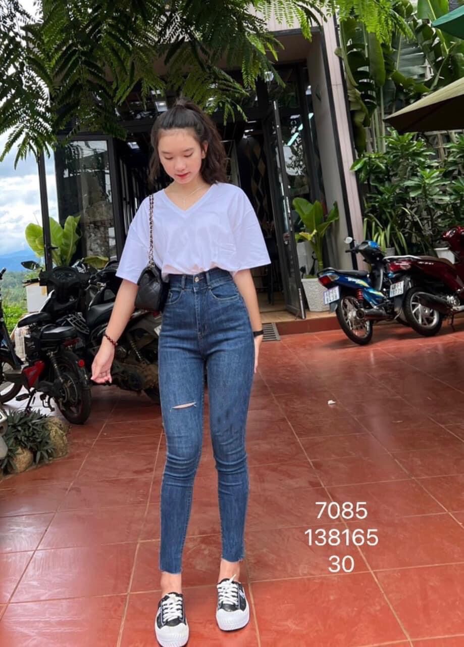 Set Jeans dài co giãn xanh đậm rách 1line + tshirt cổ tim trắng🌞
