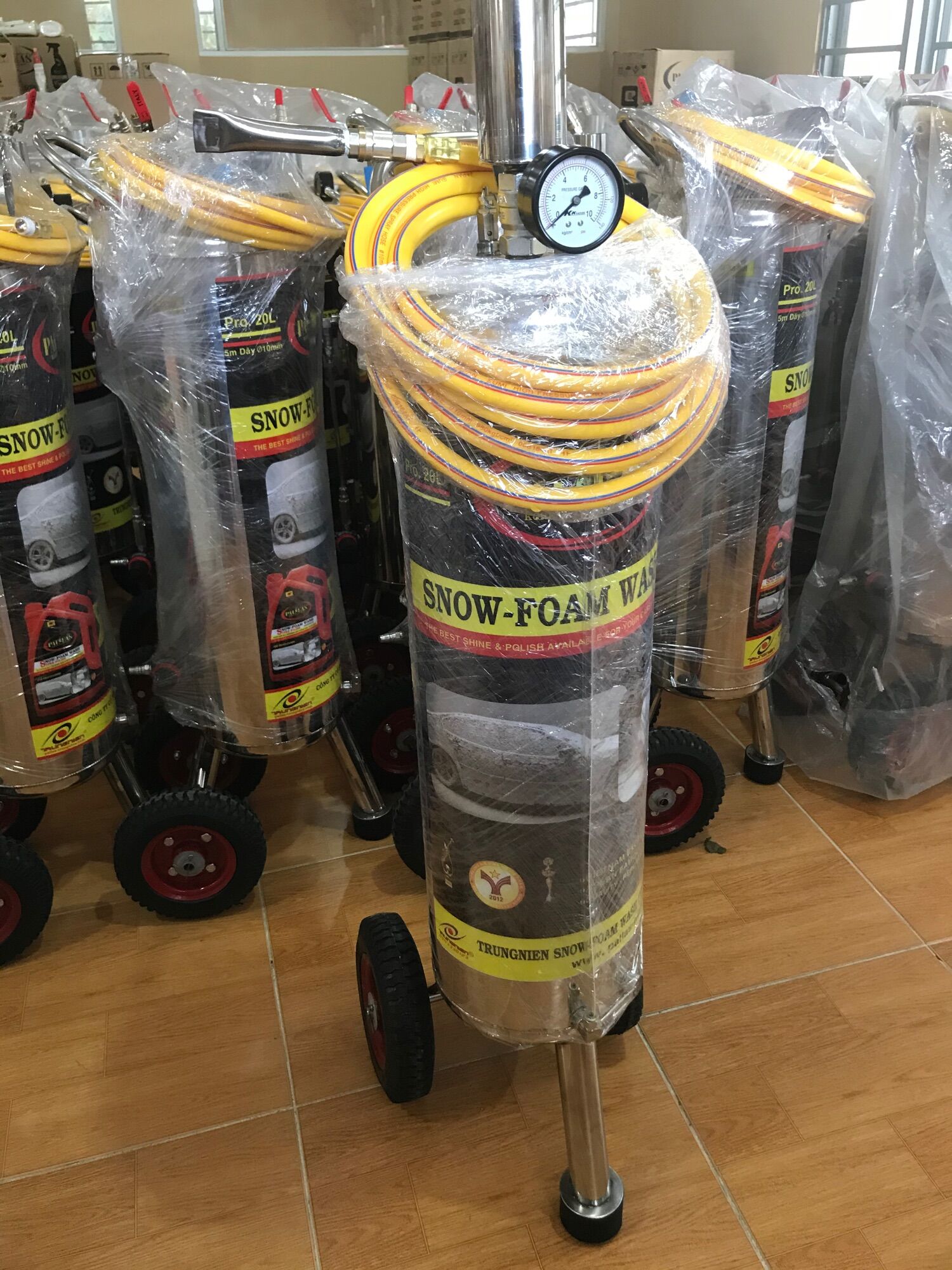 Máy rửa xe bọt tuyết pallas 20 lít , inox 304