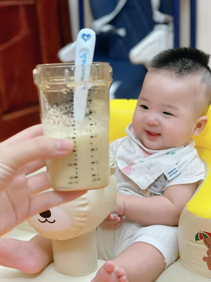 Bột ăn dặm Heniz Nga cho bé từ 4 tháng trở lên
