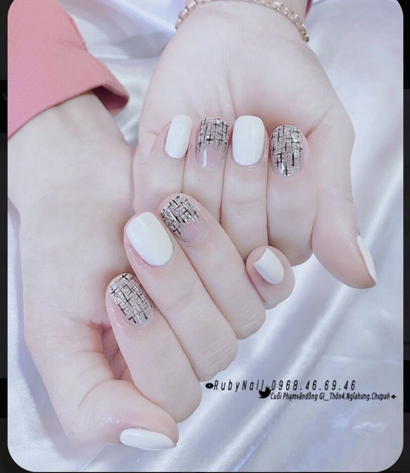 Nailbox Bộ 24 móng tay giả màu trắng phối kẻ dạ