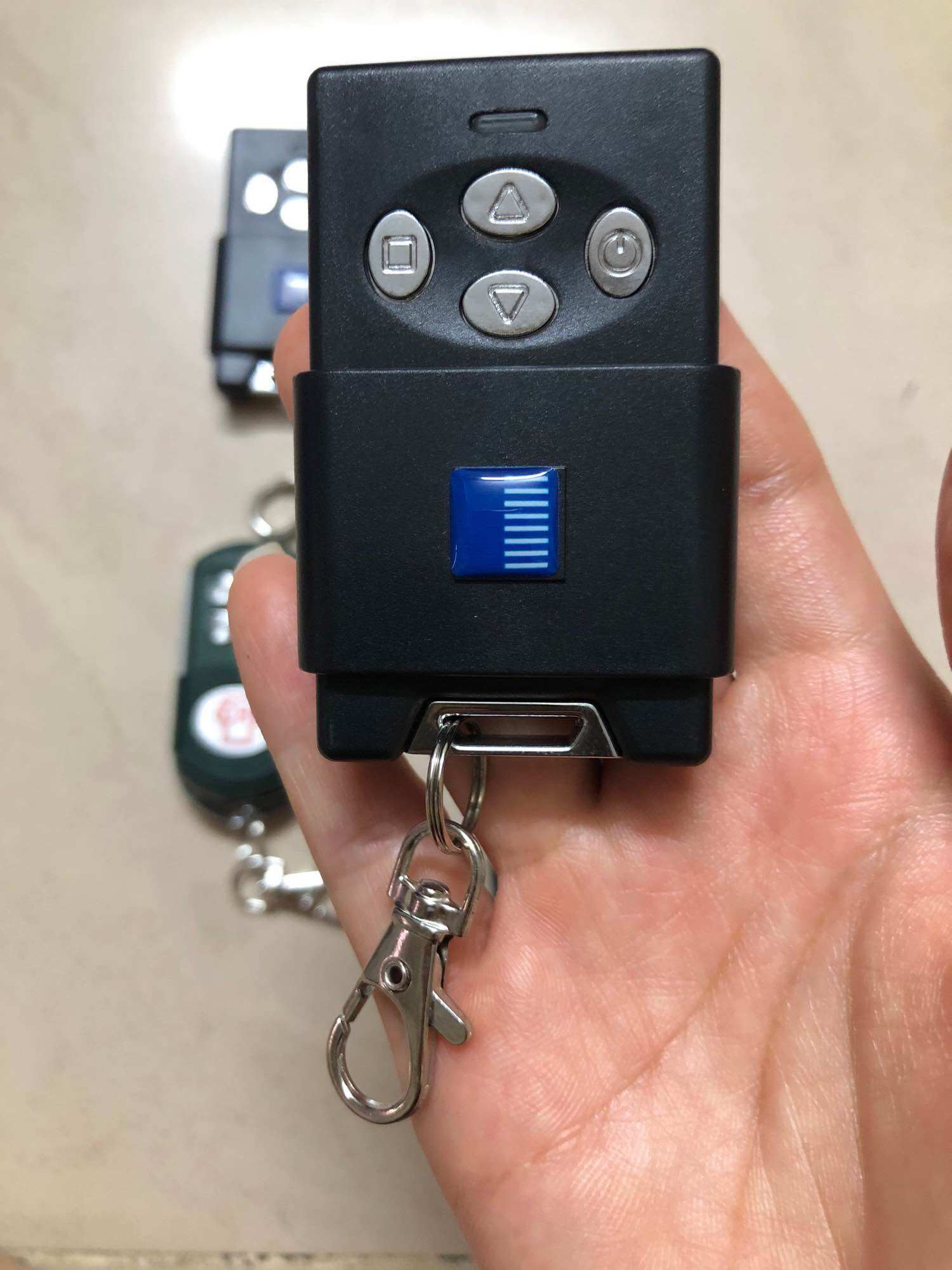 Điều Khiển Cửa Cuốn Austdoor Fake