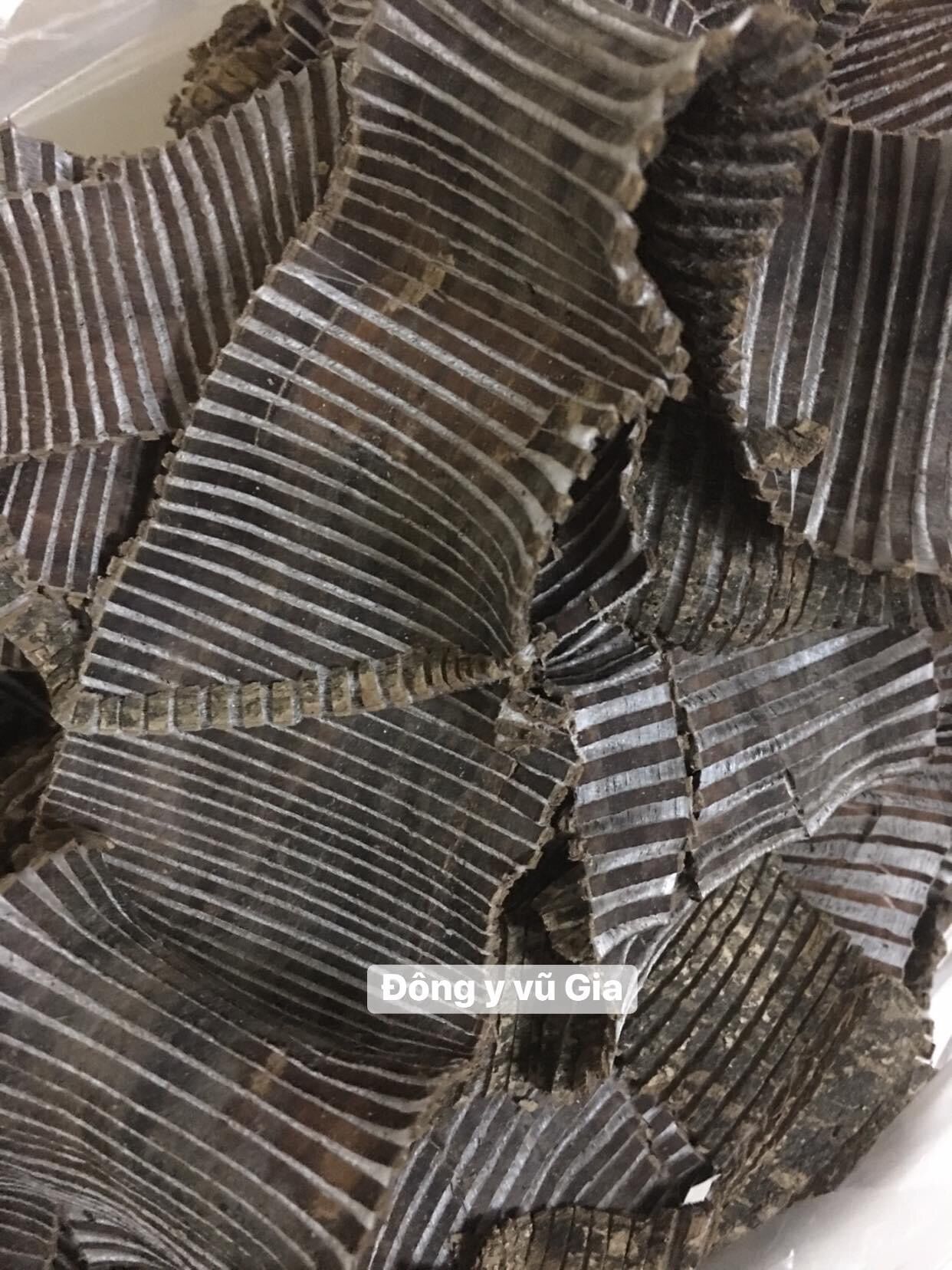 Đỗ trọng khô loại 1 đẹp 1kg