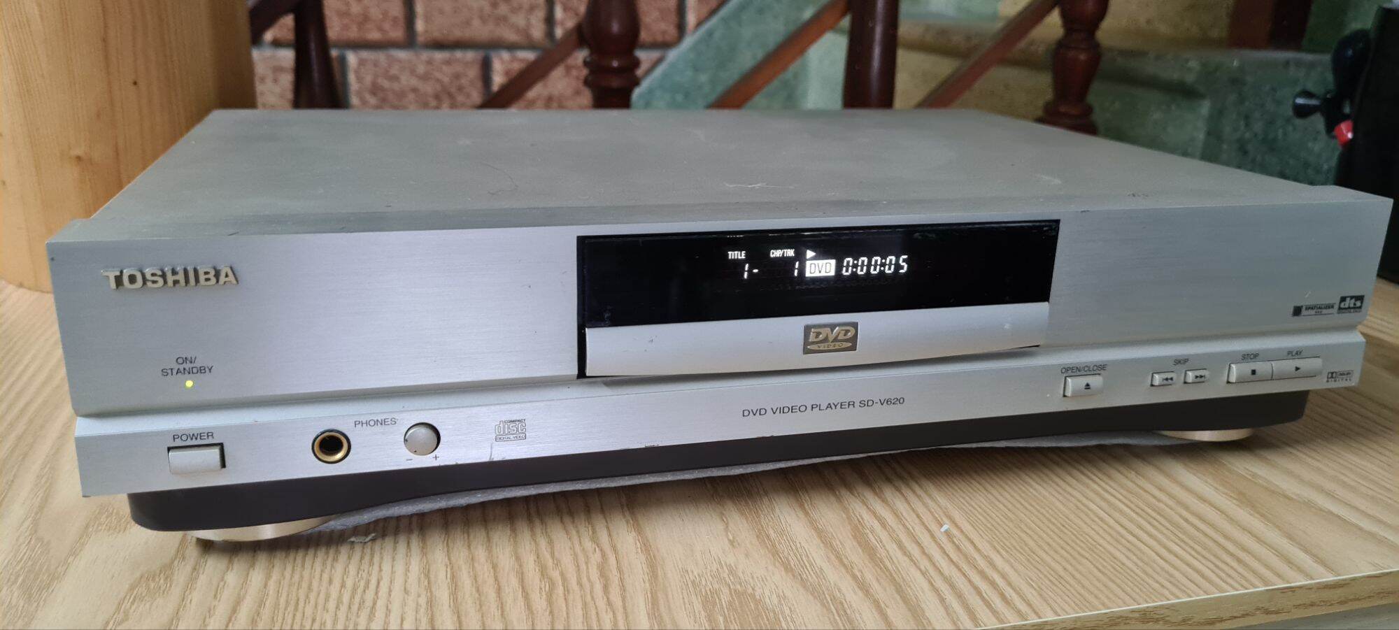 Đầu phát DVD/CD cao cấp toshiba face vàng 21w