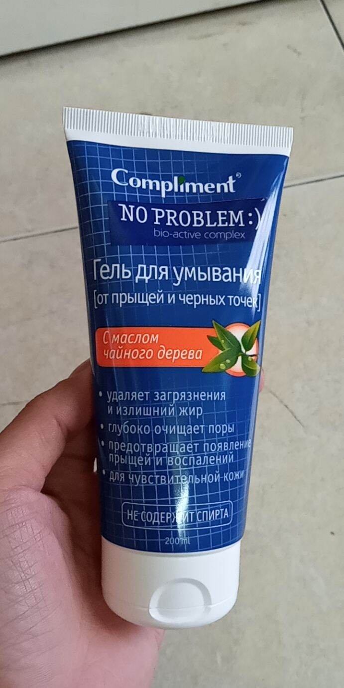 Sữa rửa mặt cho da mụn, da dầu Compliment 200ml tinh chất trà