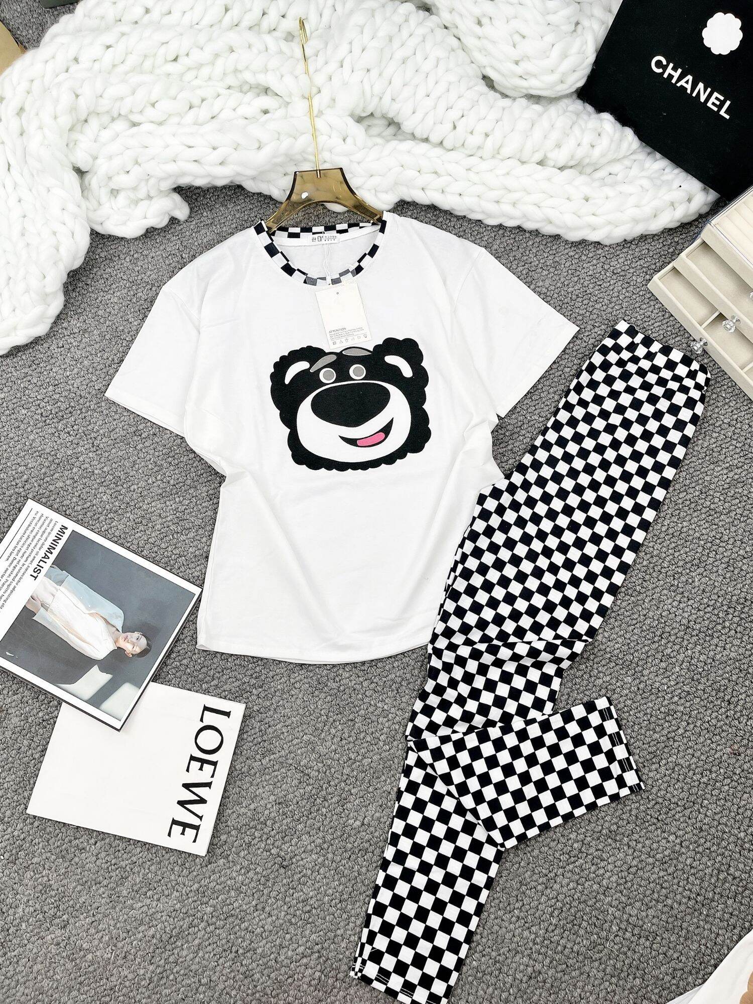 Sét bộ gấu pooh phối quần kẻ legging.