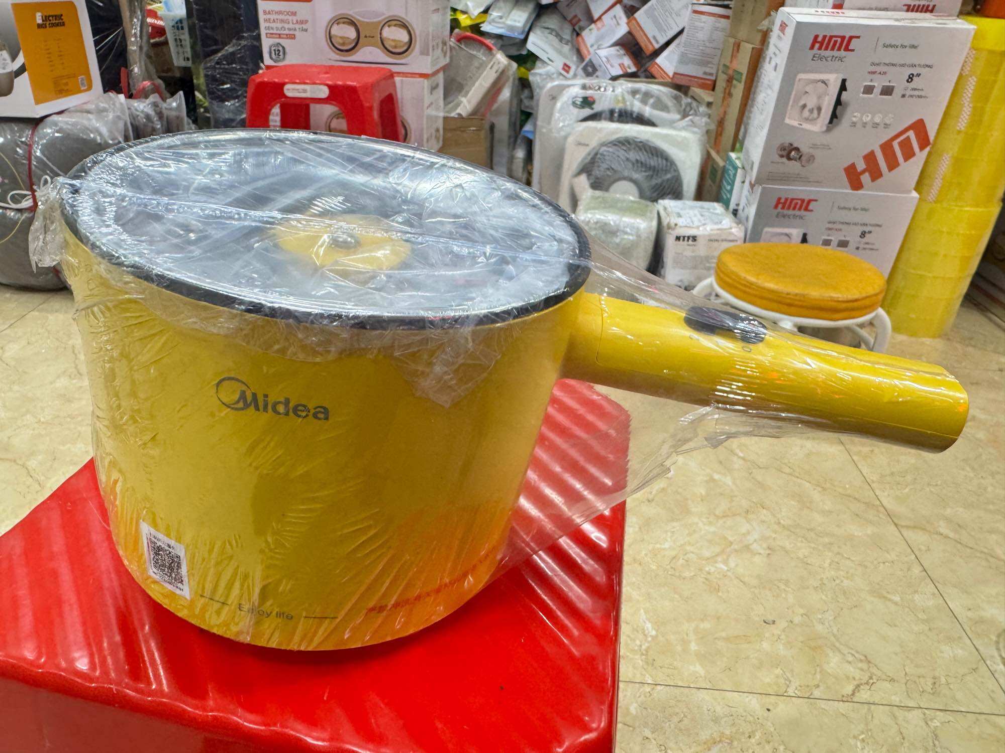 Nồi lẩu mi ni hãng midea dung tích 1,7 lít ,600w có 2 tốc độ rất tiện