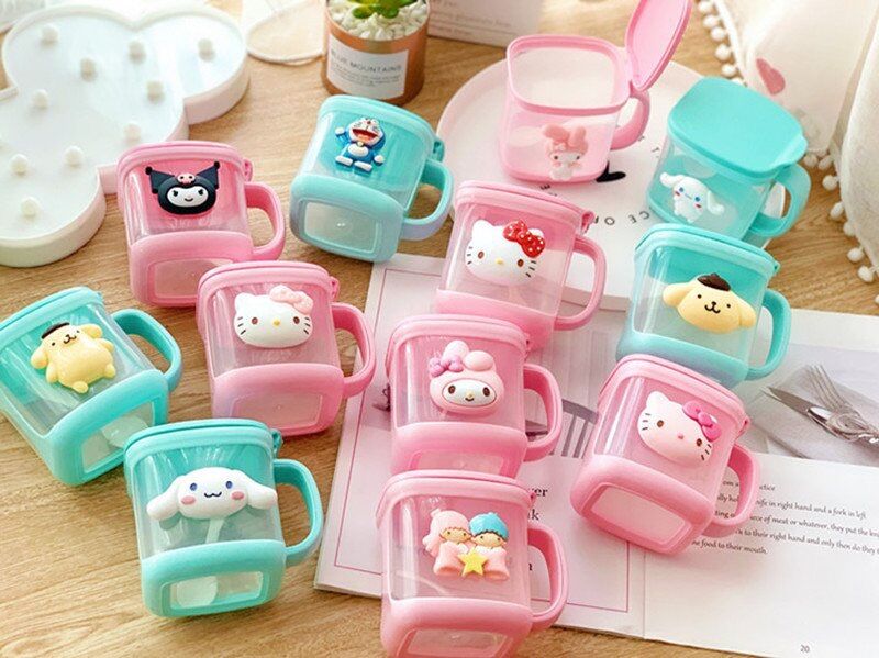 Hộp đựng gia vị tặng kèm muỗng Hello Kitty - Doremon Doraemon