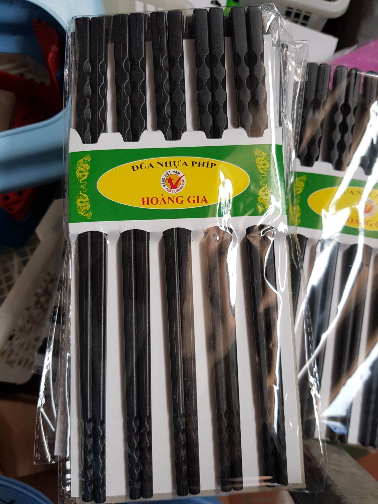 Combo 100 vỉ đũa nhựa phíp đen kháng khuẩn cao cấp