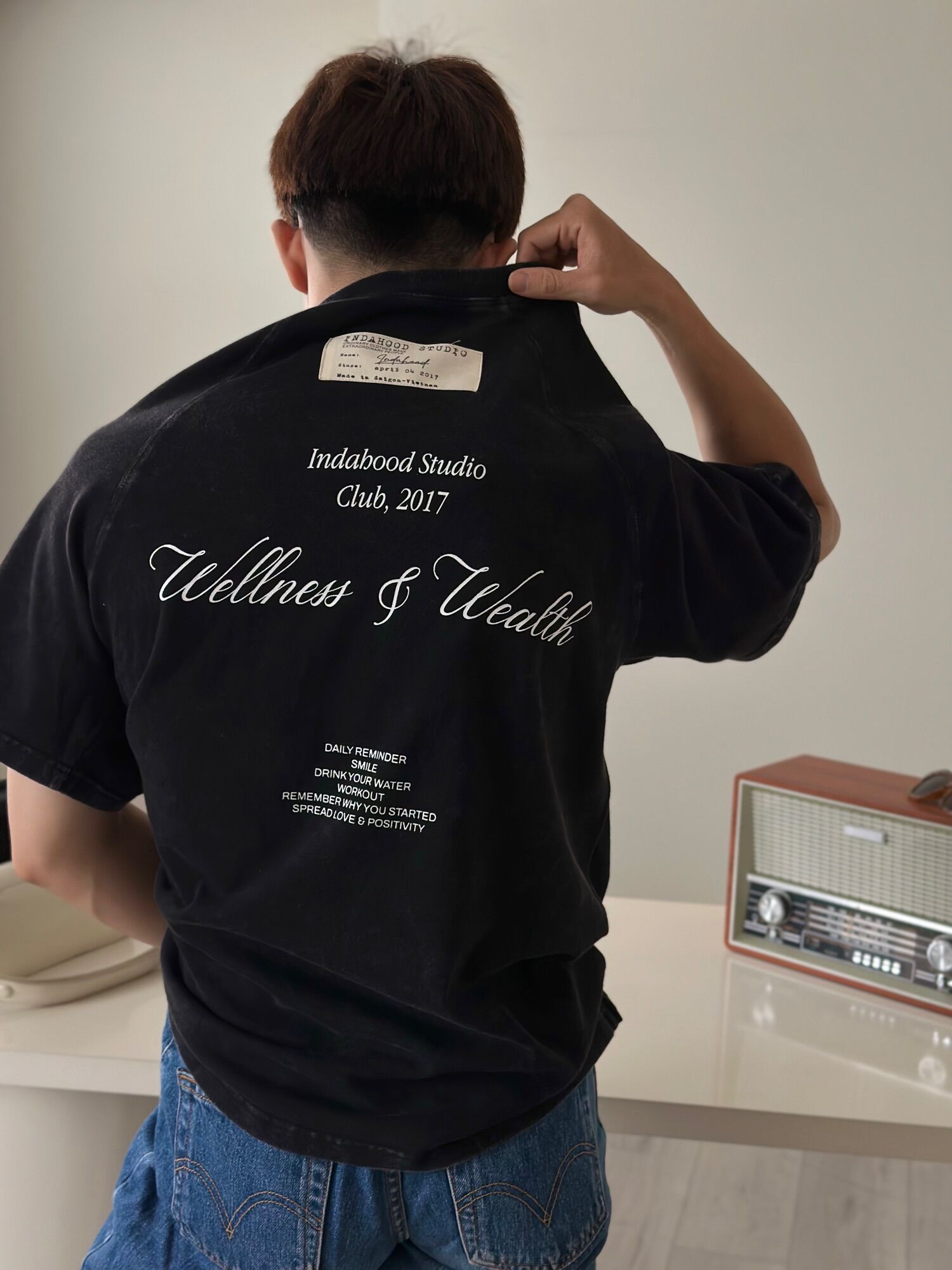 Áo thun INDAHOOD Wellness & Wealth Raglan Oversized Tee