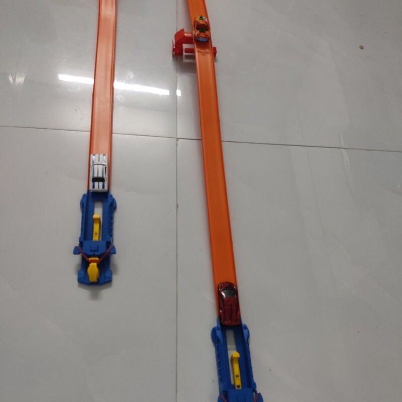 Bộ đồ chơi đường đua di động Hotwheels