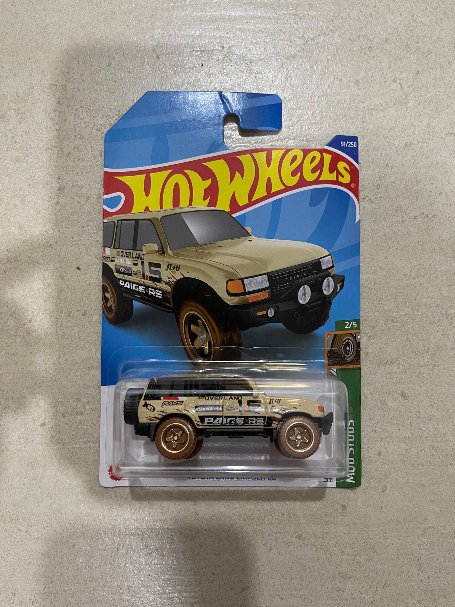 Xe mô hình đồ chơi cơ bản Hotwheels 1 64 - Toyota Land Cruiser 80
