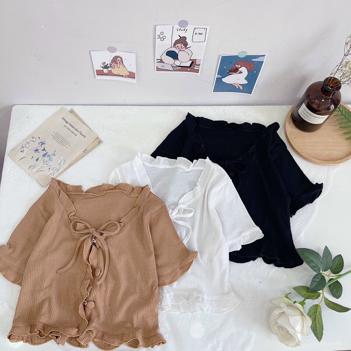 Áo Croptop Gân Cuốn Biên Nút Bọc
