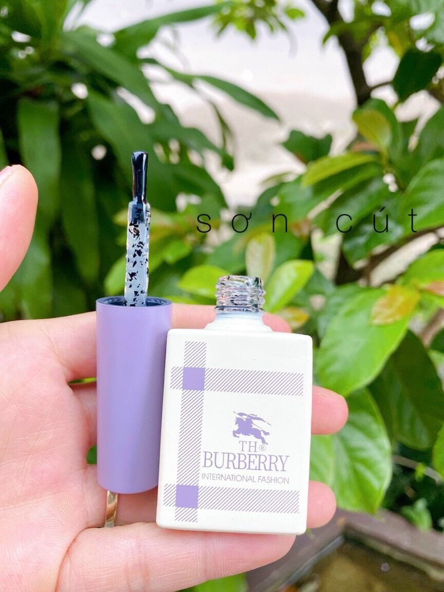 SƠN GEL MÀU TRẮNG - ĐEN - TOP CÚT BURERRY