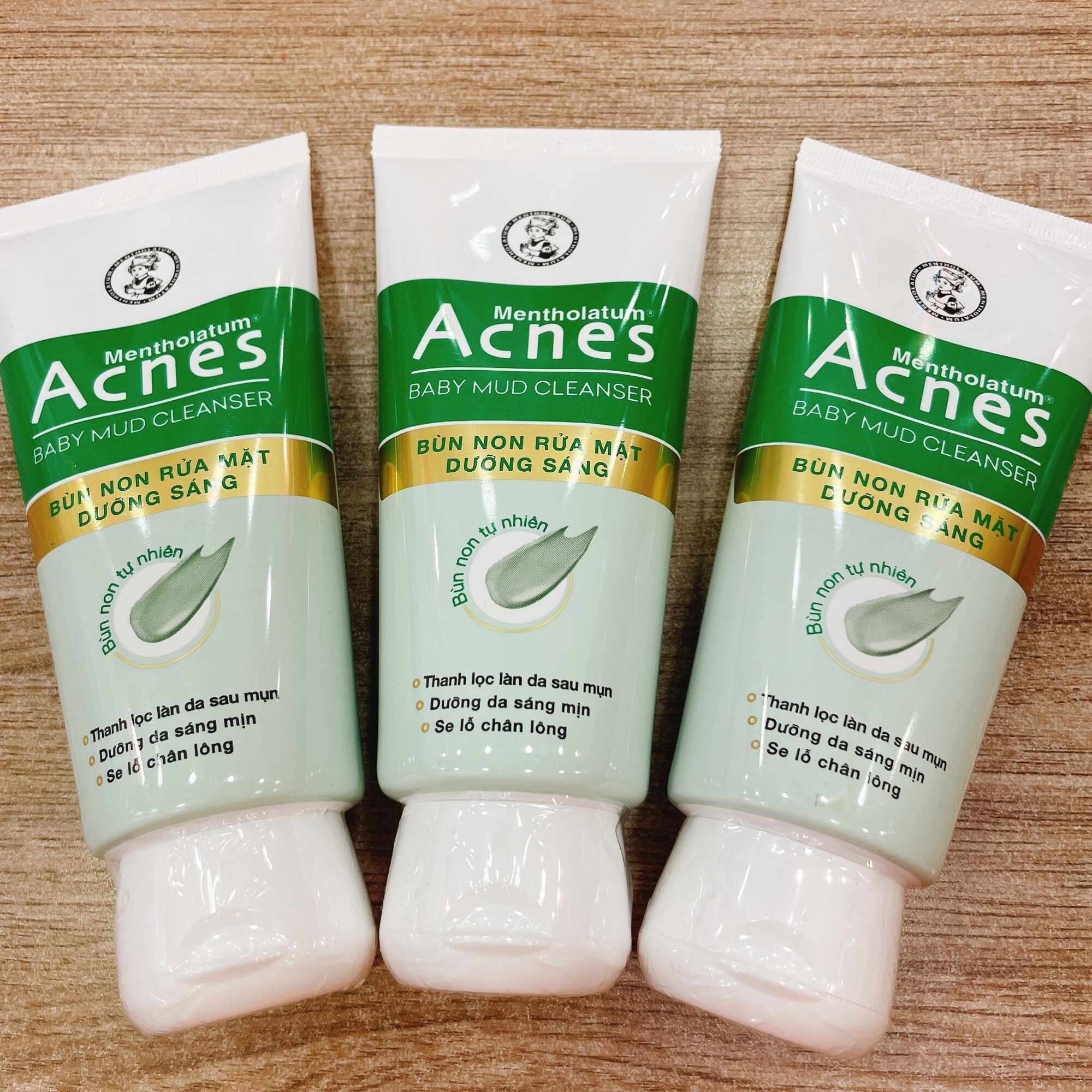 Sữa rửa mặt Acnes bùn non dưỡng sáng da 100g