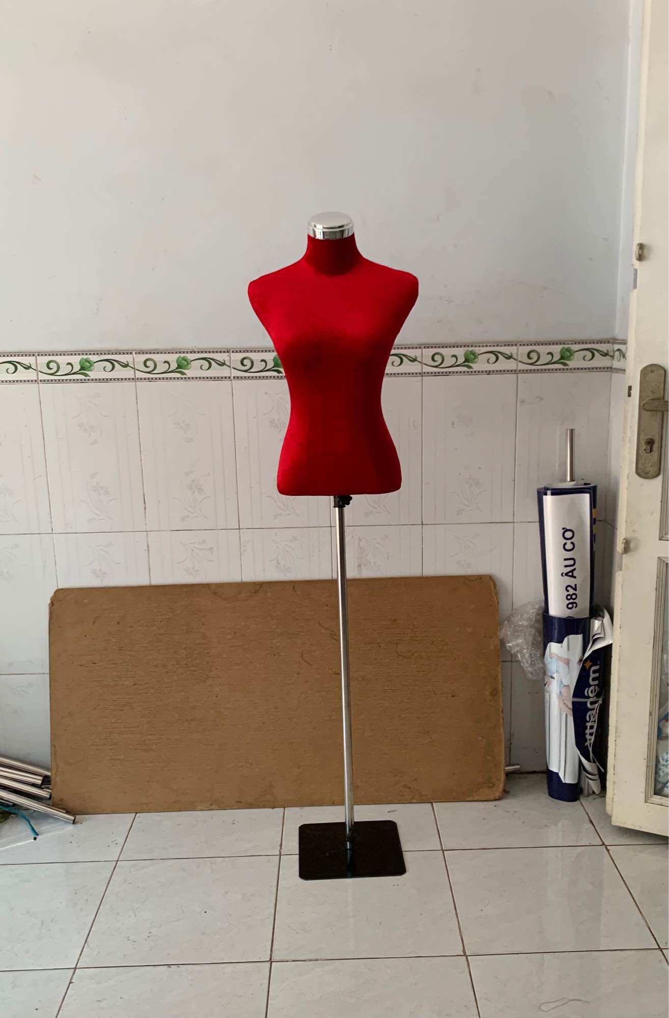 Manocanh bán thân nhung nữ đầu bạc đế sắt