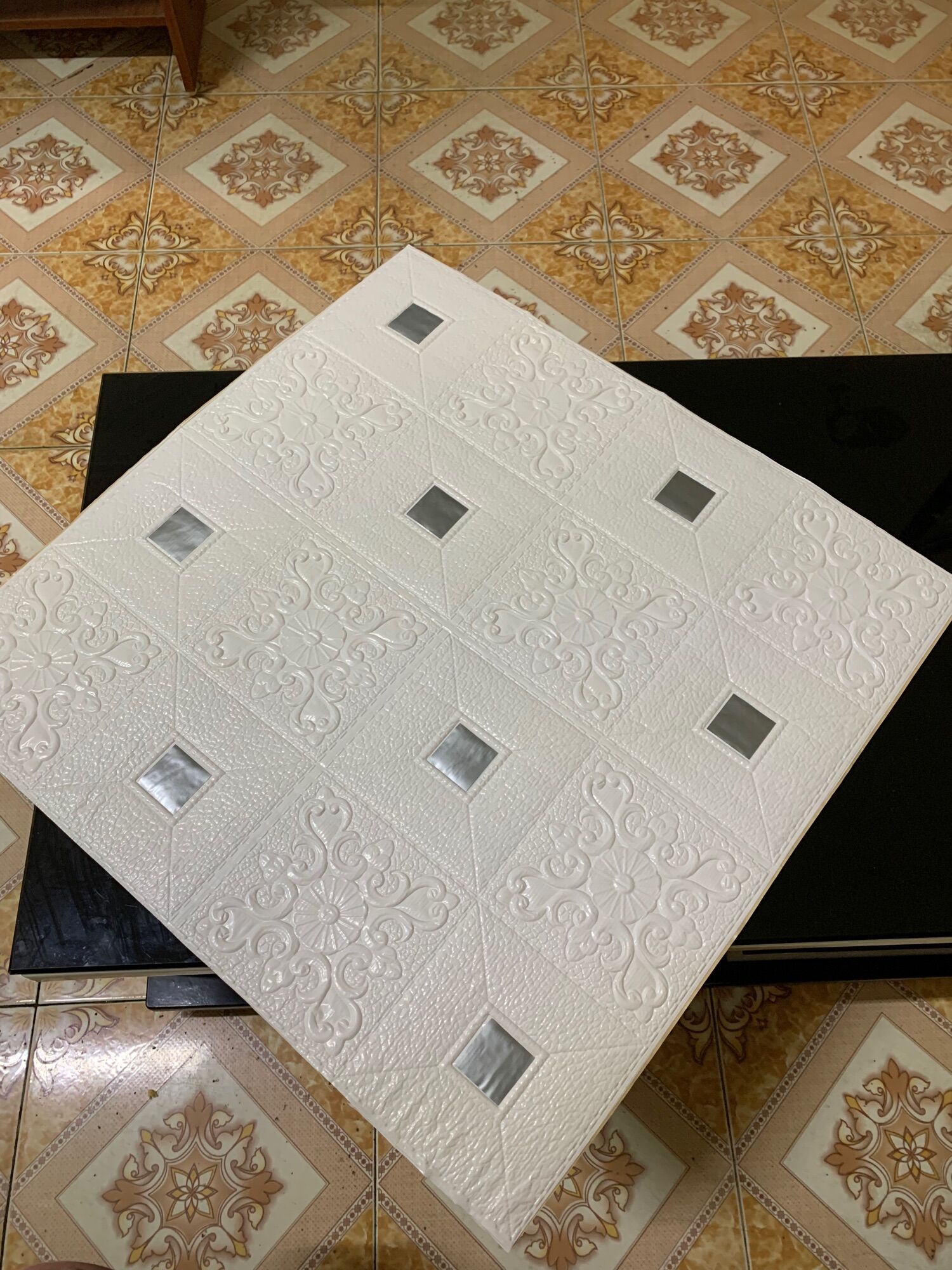 Combo 50 tấm xốp dán tường Hoa Văn Tim kèm tem