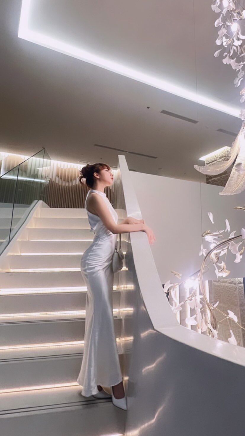 NUDIEYE- Đầm lụa hở lưng Yolanda Silk Dress