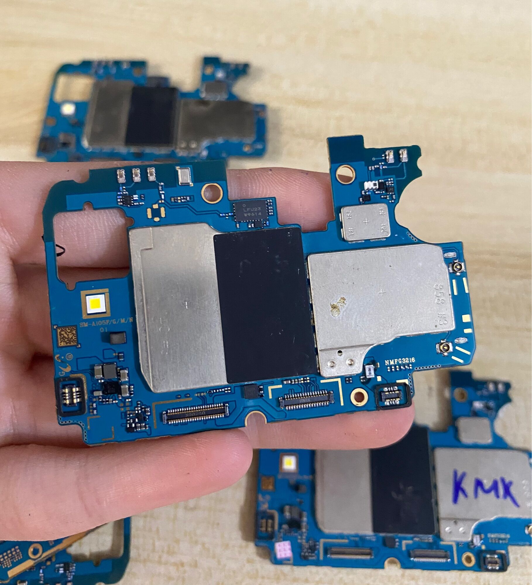Main SAMSUNG A10 ( A105F ) ZIN Full Chức Năng ( wifi , Sim , Sạc ,..) Hàng Cao Cấp.