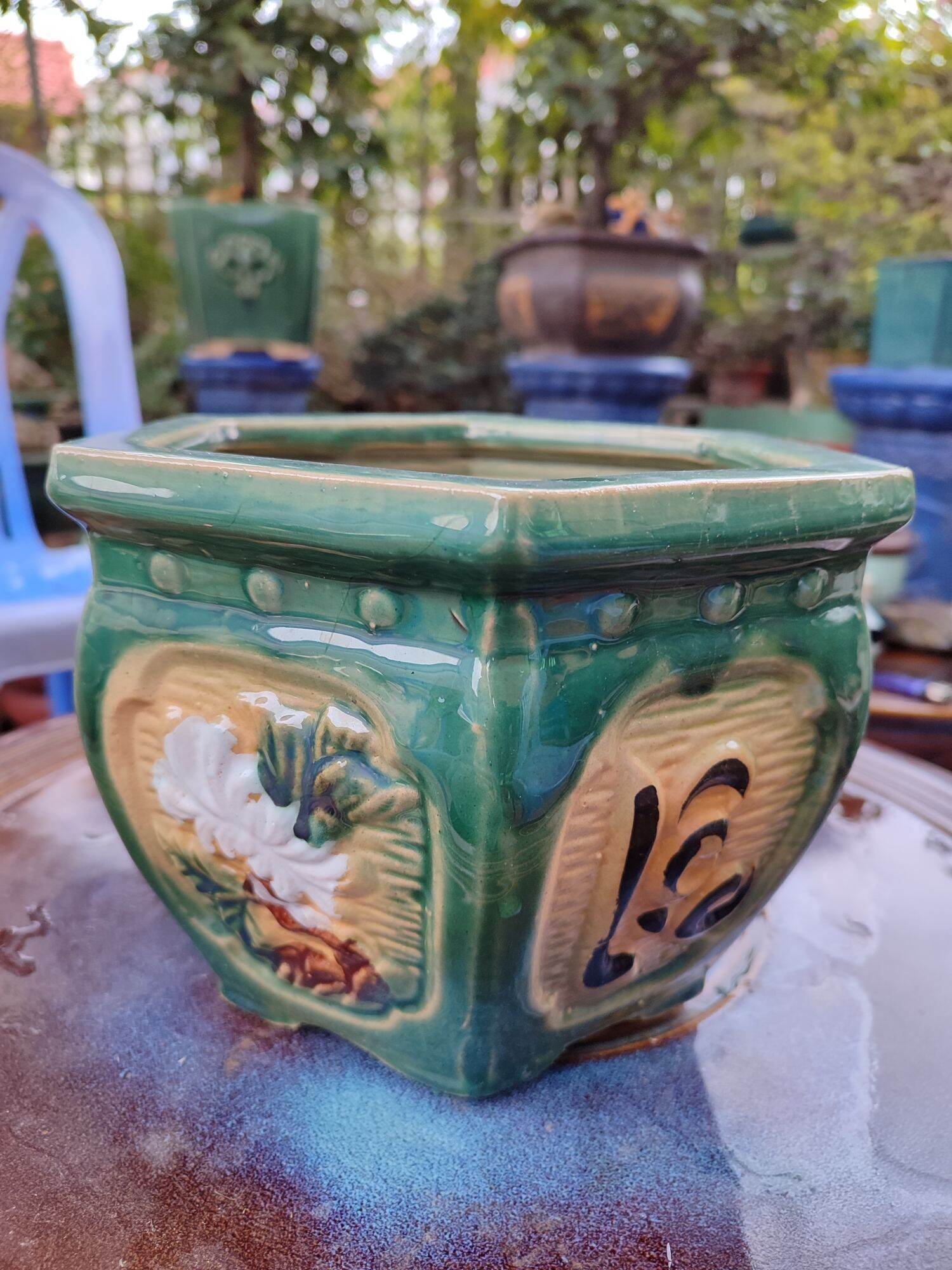 Chậu lục giác chấm bi men xanh 20*16cm