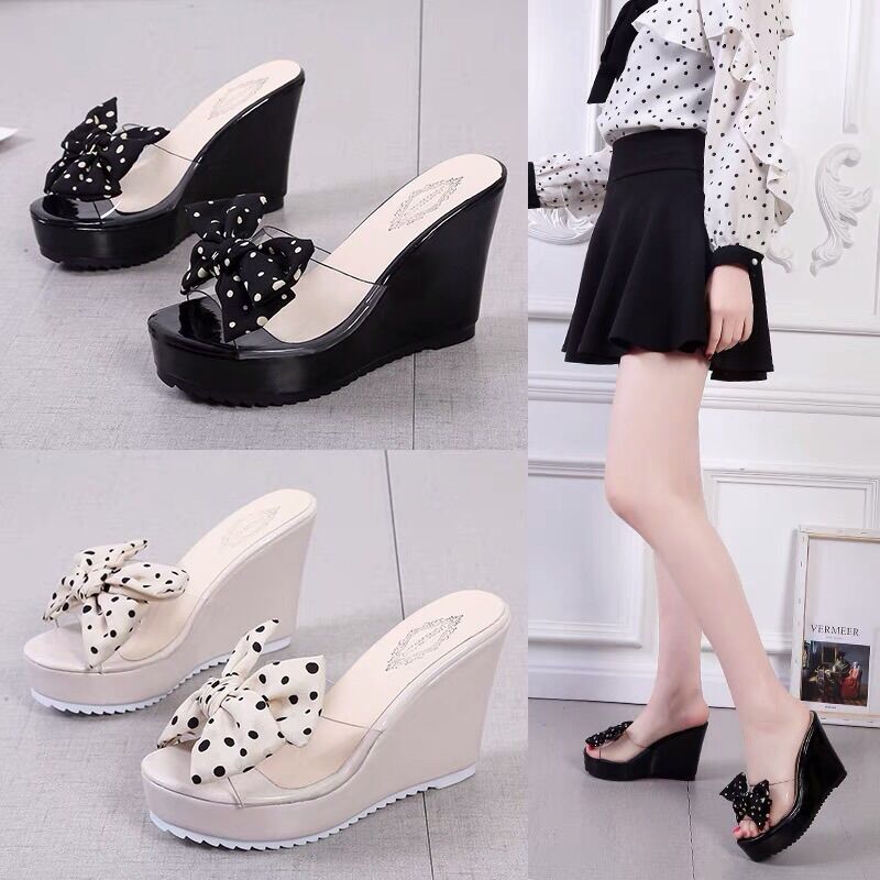 Dép đế xuồng, quai đính nơ chấm bi