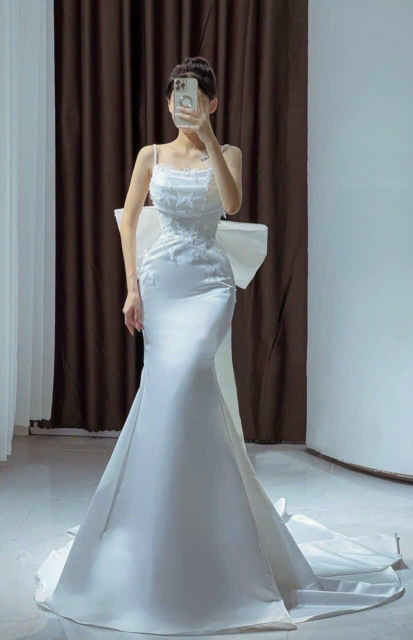 ĐẦM ĐUÔI CÁ NƠ LƯNG ĐÍNH BƯỚM