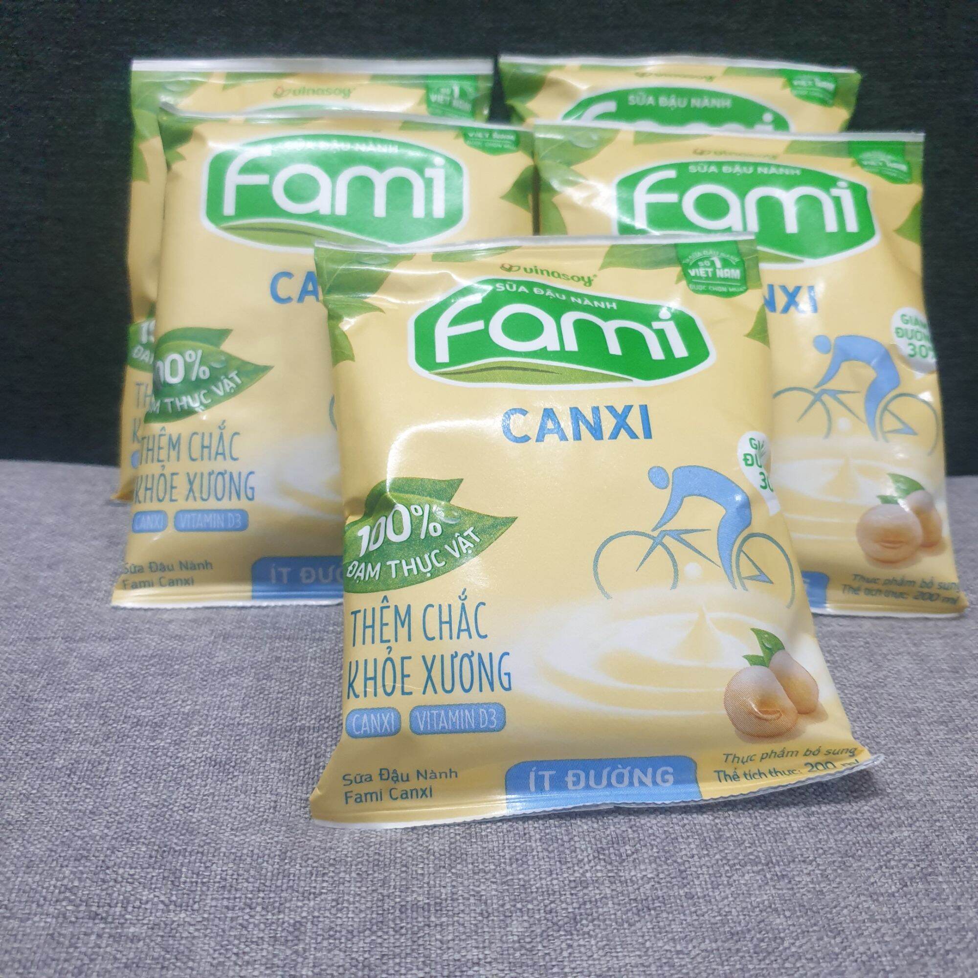 Sữa đậu nành Fami Canxi bịch 200ml (Combo 5 bịch) siêu rẻ