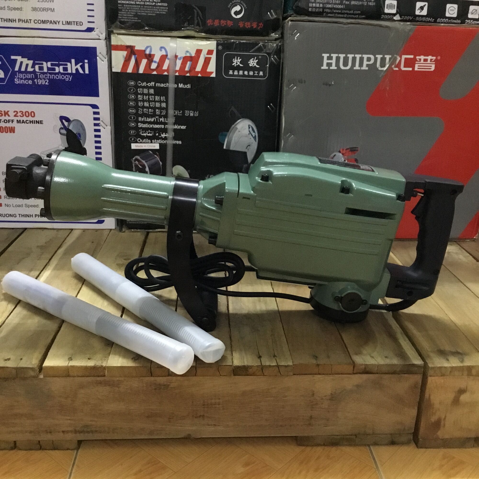 (Loại 1) Máy đục Hitachi PH-65A 1240W - Tặng cặp mũi đục nhọn và dẹp