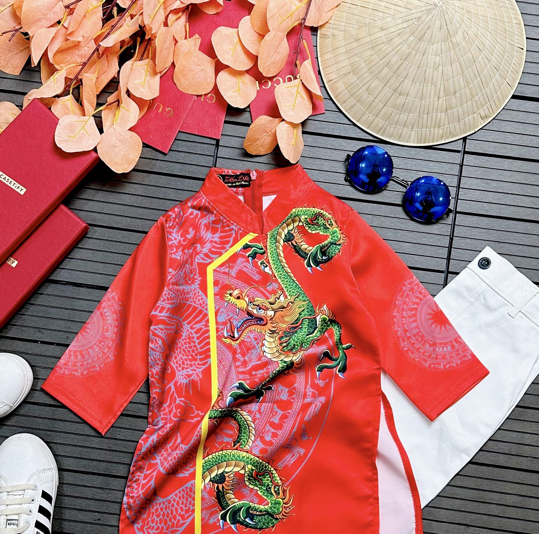 áo dài cách tân rồng trong đòng