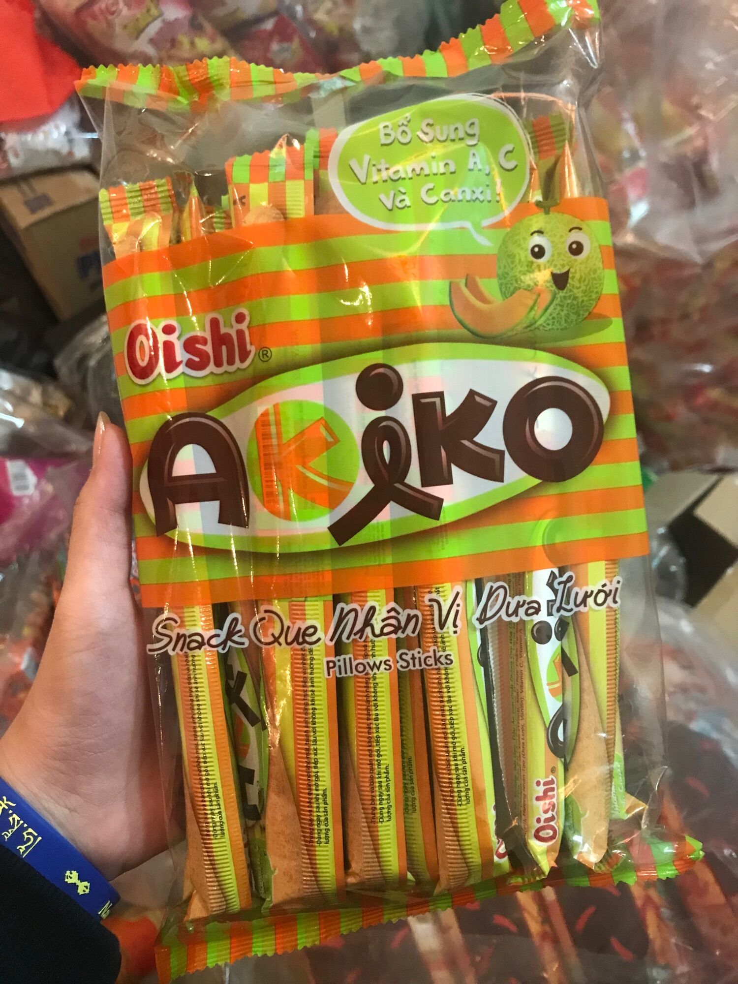 Snack que nhân dưa lưới Akiko Oishi gói 140g