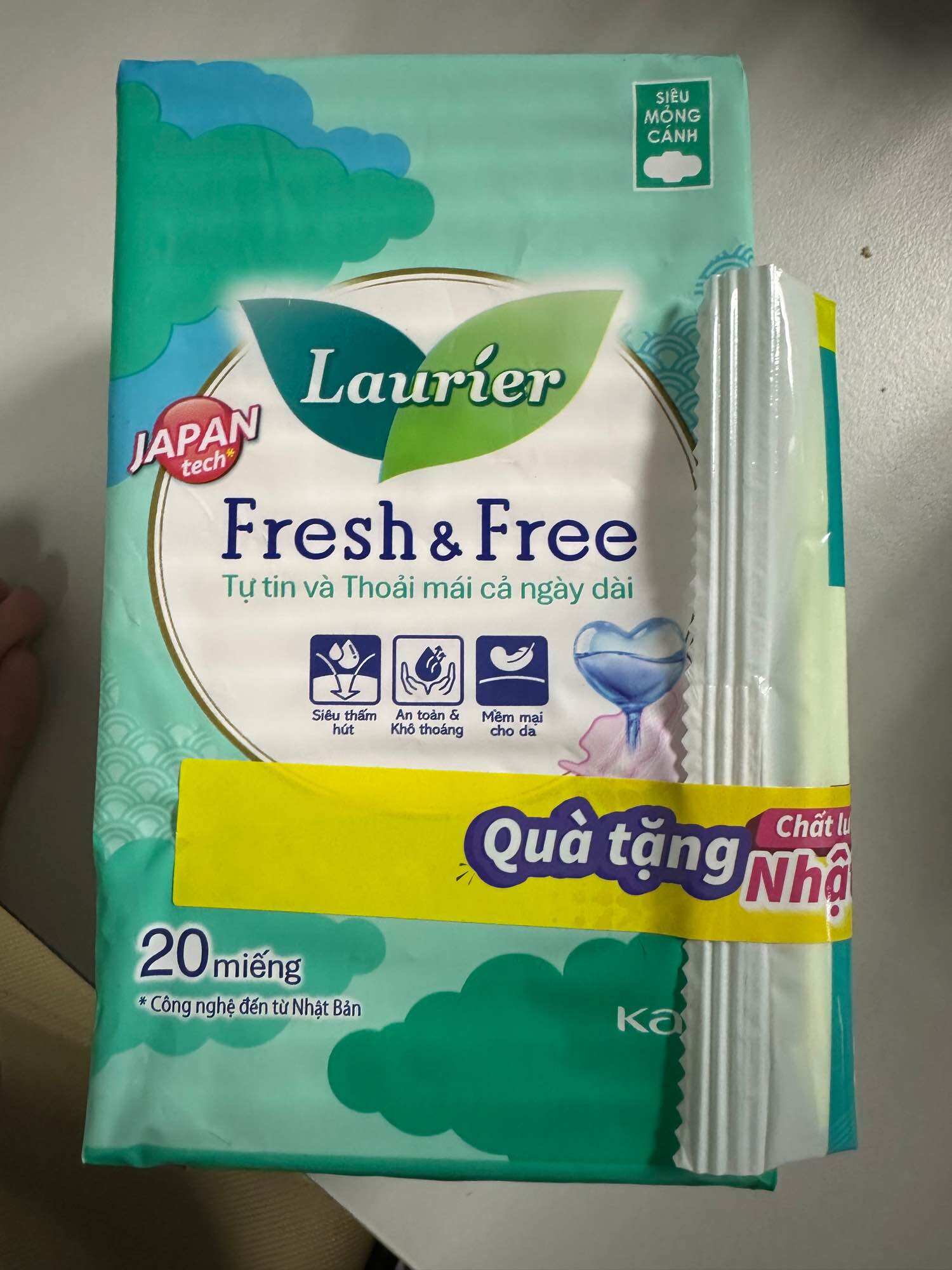Băng vệ sinh Laurier Siêu mỏng 20 miếng/bịch