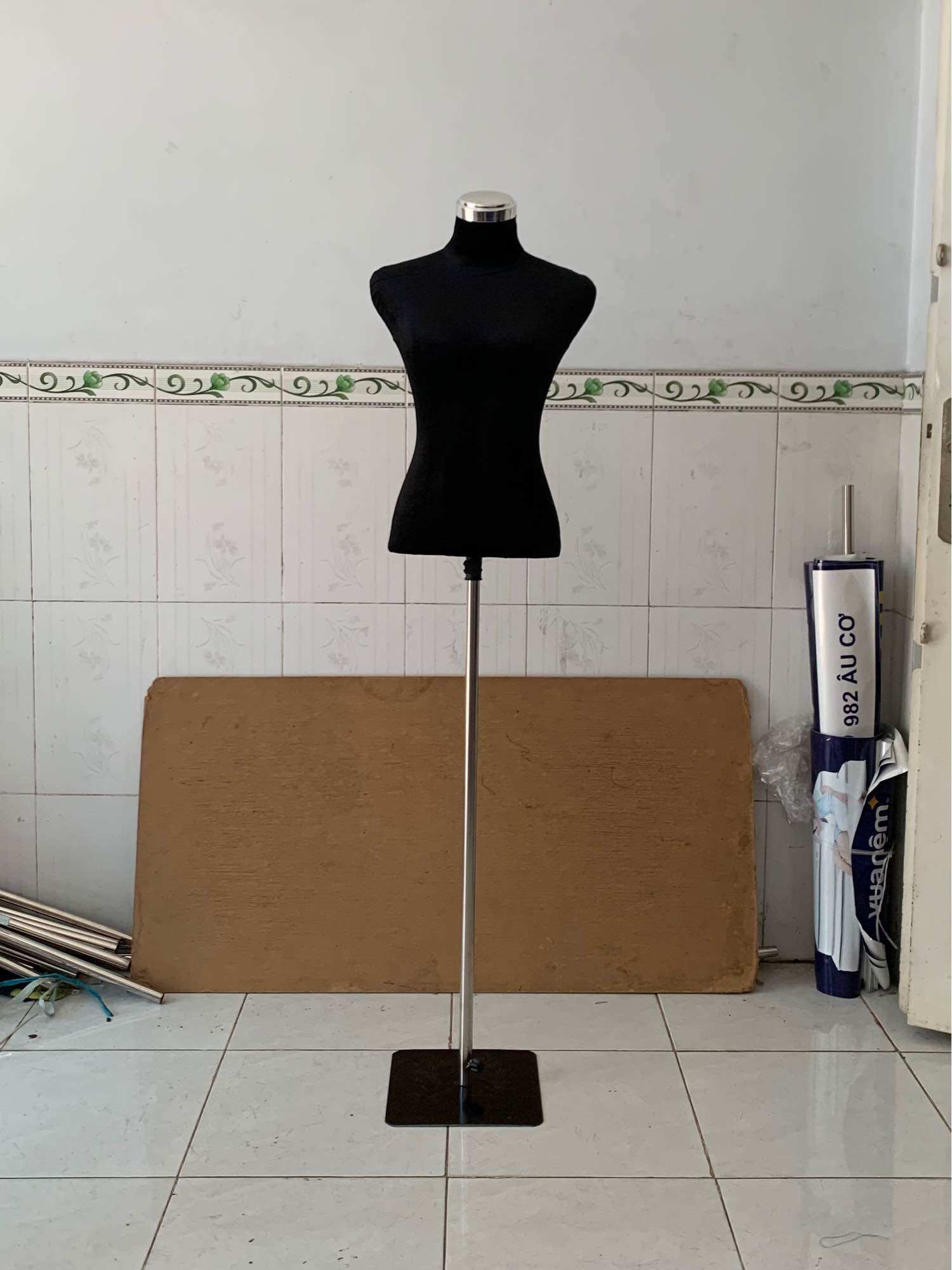 Manocanh bán thân nhung nữ đầu bạc đế sắt